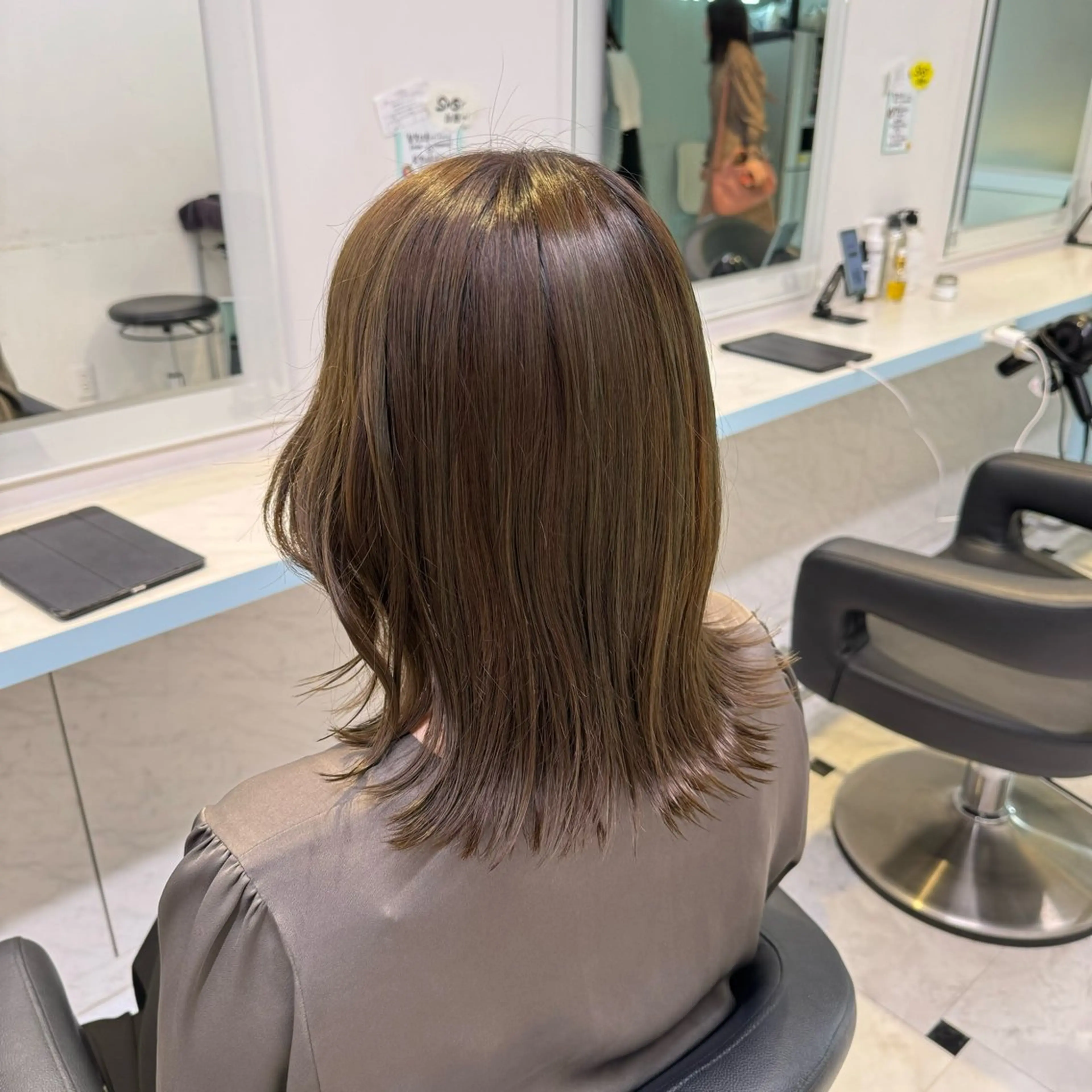 ミディアム カラー ヘアカラー 🩷モテ髪＆透明感 🩷ミルクティー🩷のヘアスタイル