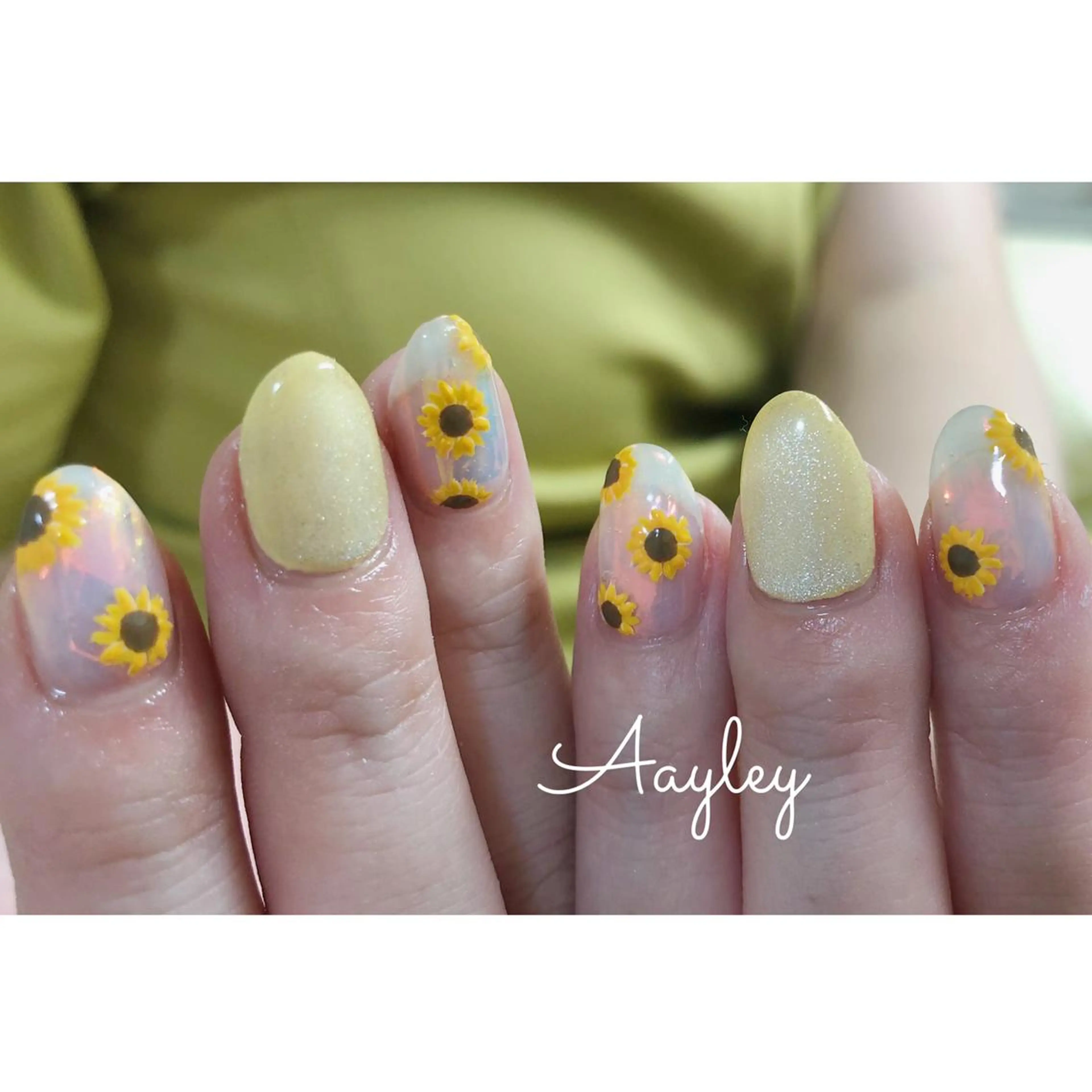 ミディアム カラー ネイル Aayley(アイリー)Salon所属・Aayley アイリ―サロンのネイルデザイン