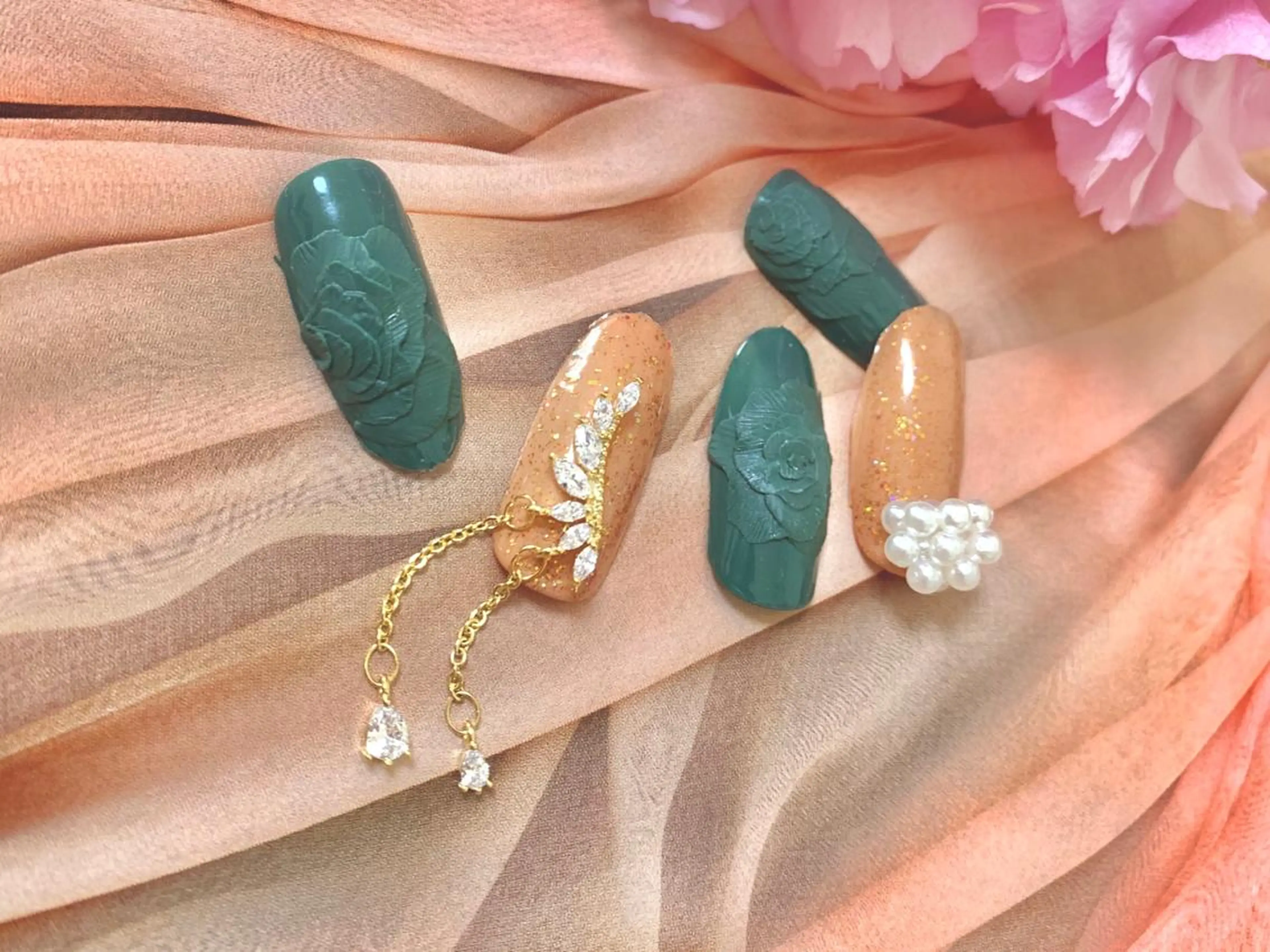 ネイル ONIKA Nail 青山通り店所属・ONIKA Nail 表参道A4徒歩2分のネイルデザイン