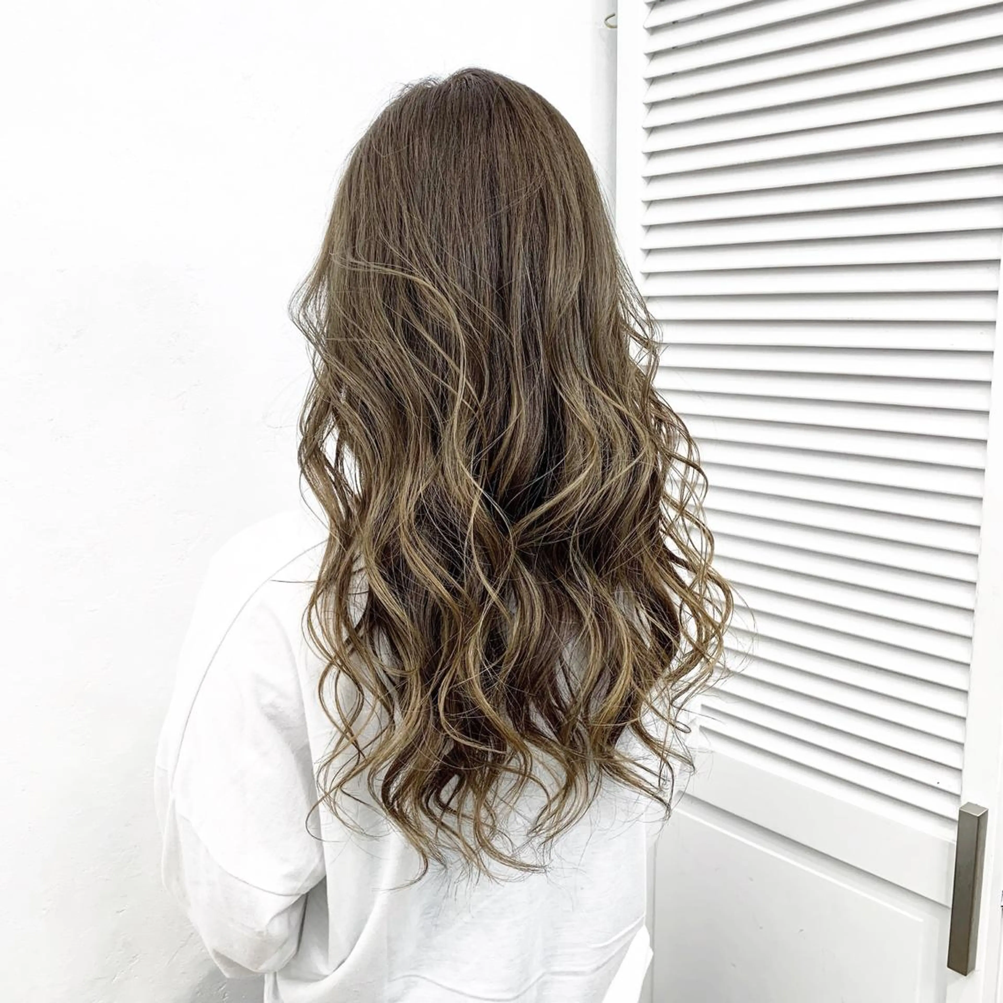 ロング カラー ヘアアレンジ グレージュ ハイライトカラー ハイライト ヘアカラー TATSUYA アートディレクターのヘアスタイル