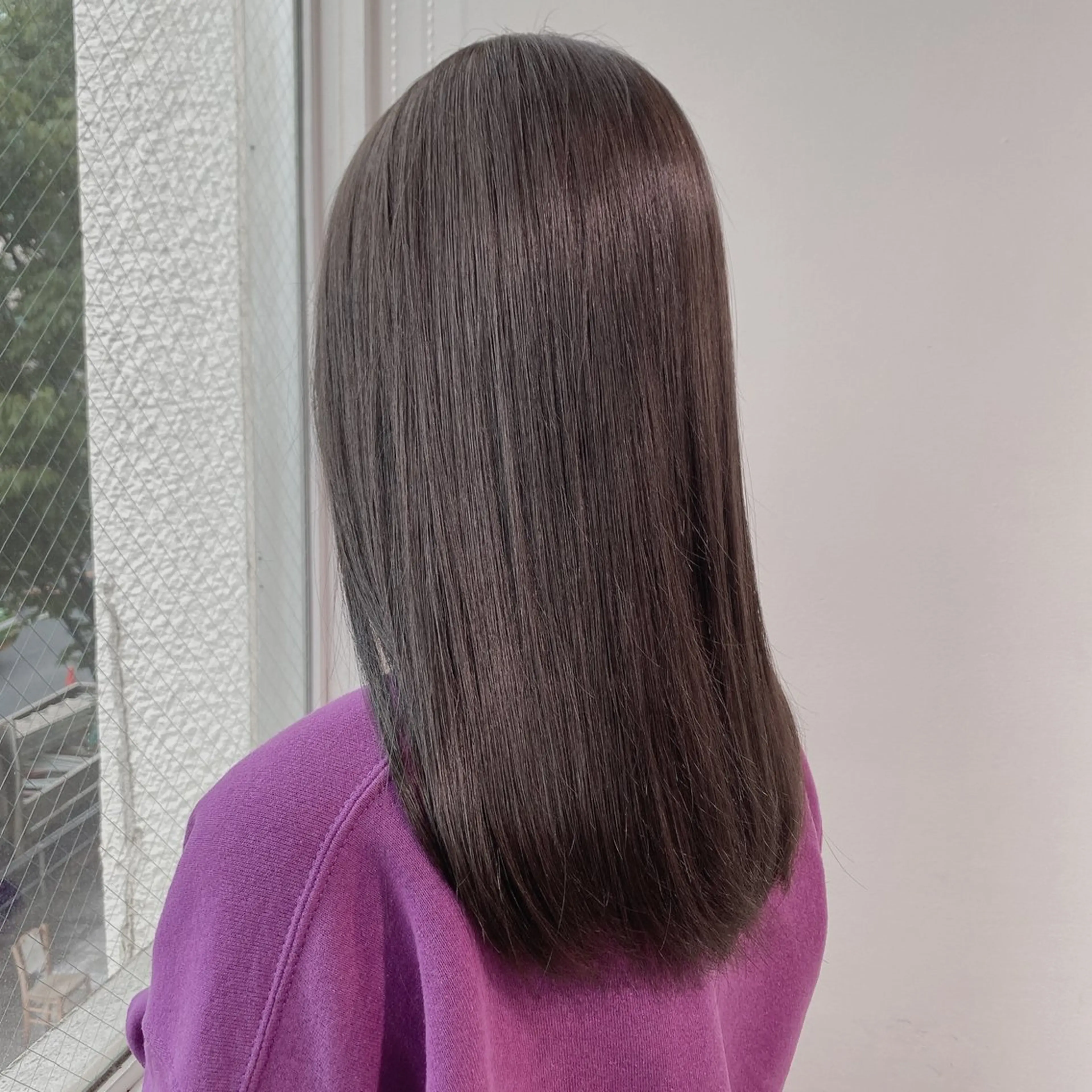 セミロング カラー ヘアカラー トリートメント 韓国レイヤー🕊️ 柔らかベージュ🧸のヘアスタイル