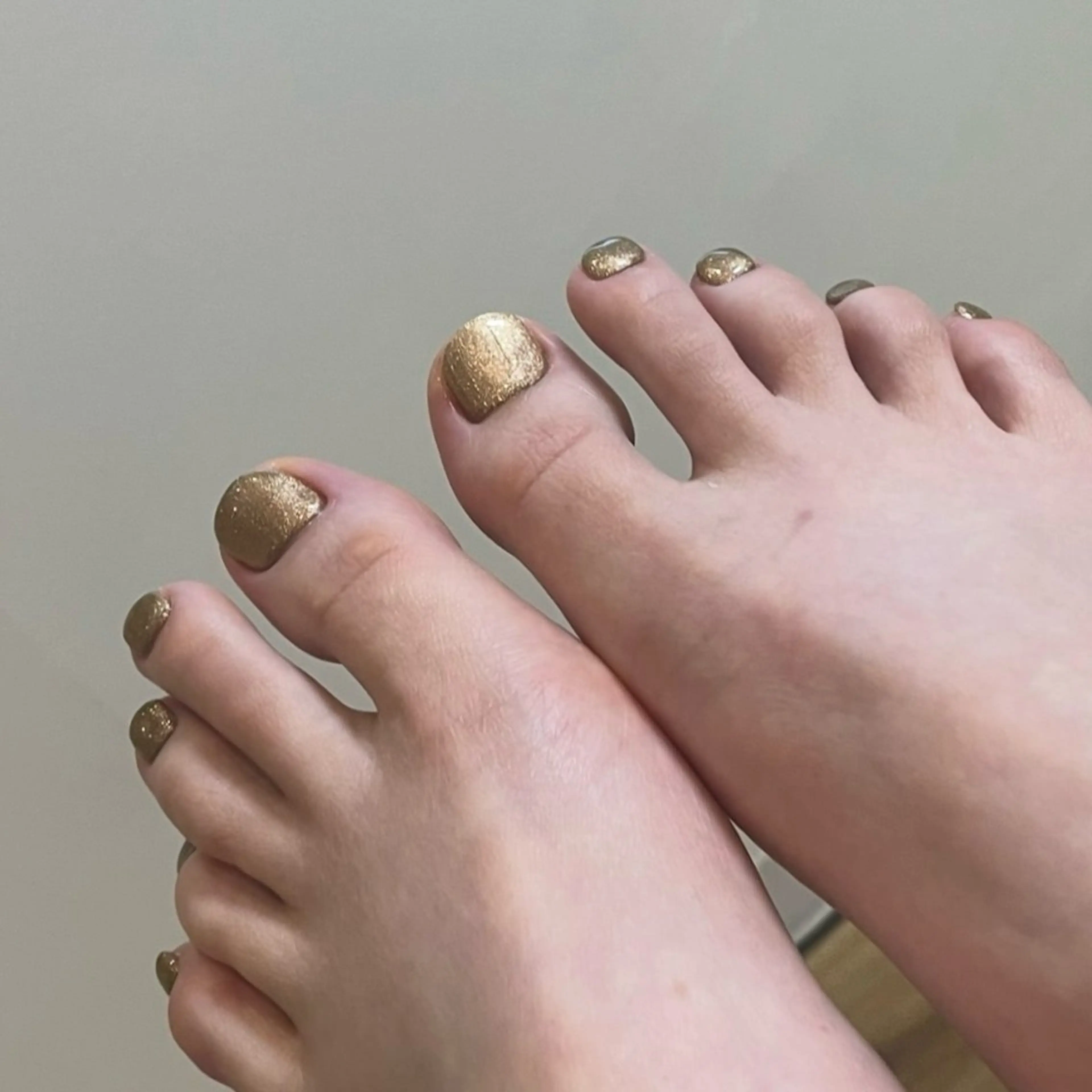 ネイル フットネイル 𝑟𝑖𝑠𝑎 🕯‎🤍のネイルデザイン