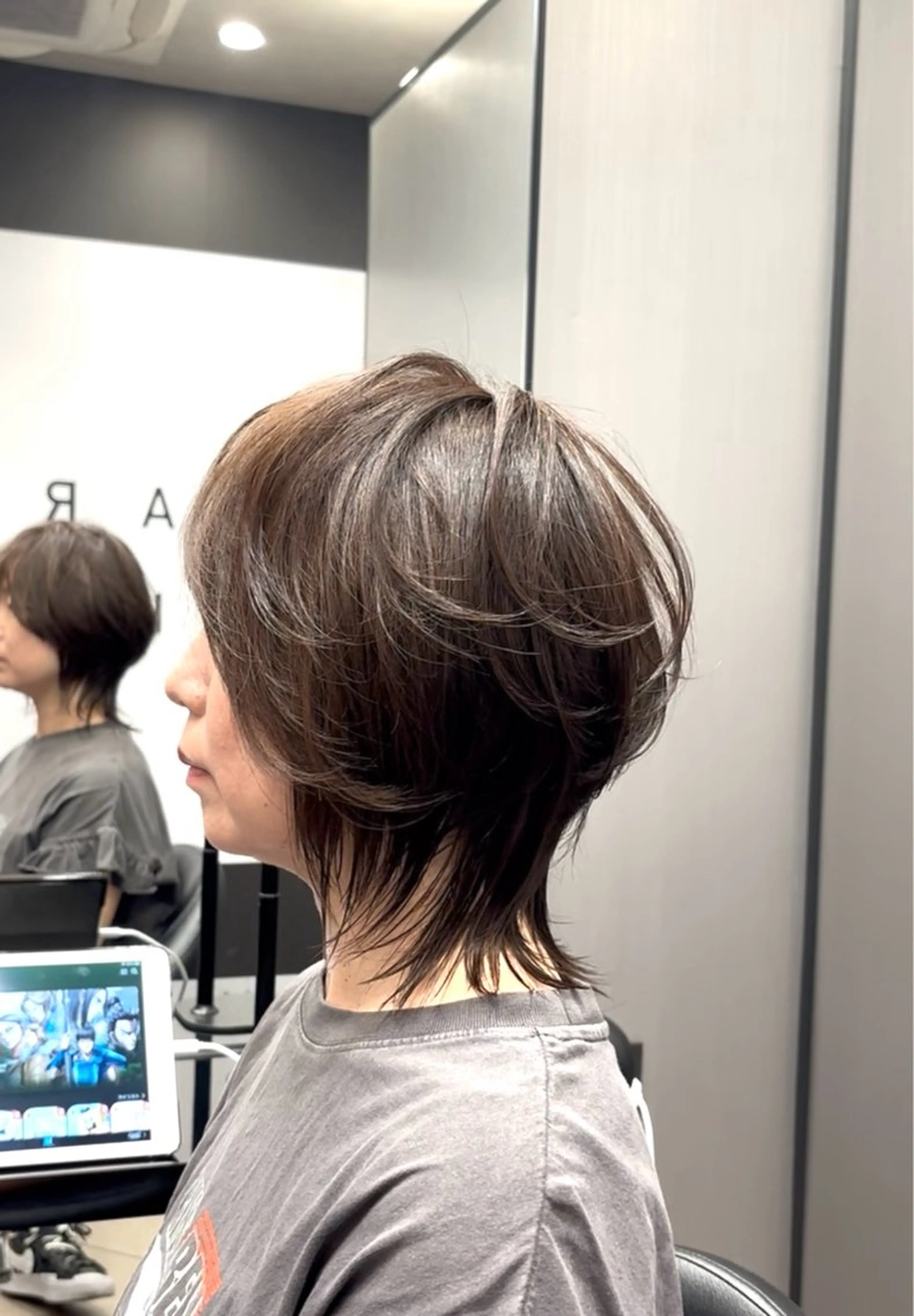 ミディアム レイヤーカット ウルフカット ウルフレイヤー カット HARUKI  MINATO Japan広島紙屋町店所属・hmj紙屋町店 脊戸智志のエステ・リラクイメージ