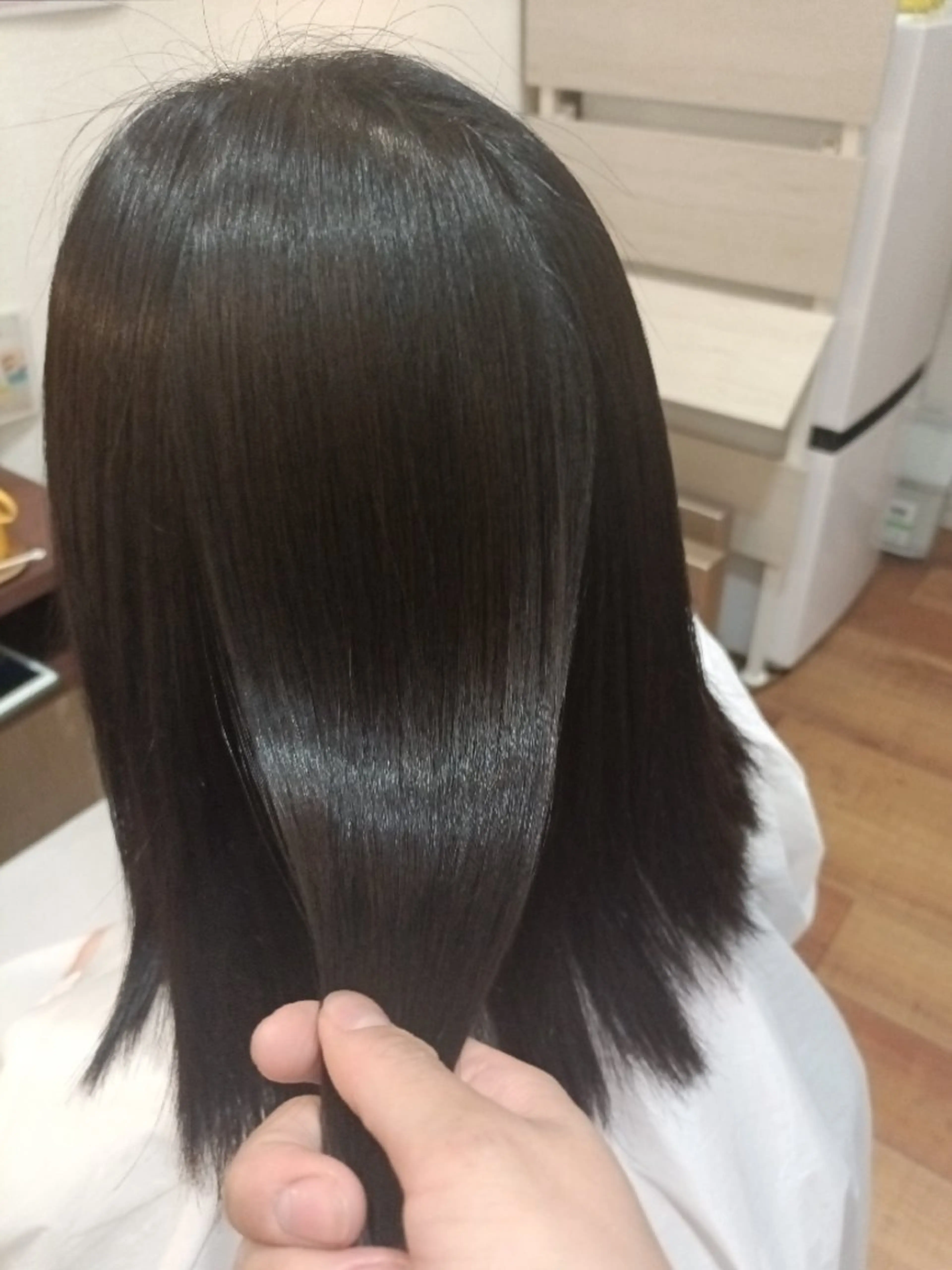 ミディアム カット 縮毛矯正 MOLLA 浅香山店所属・谷口ゆめ/縮毛矯正/ カット/美眉ワックスのヘアスタイル