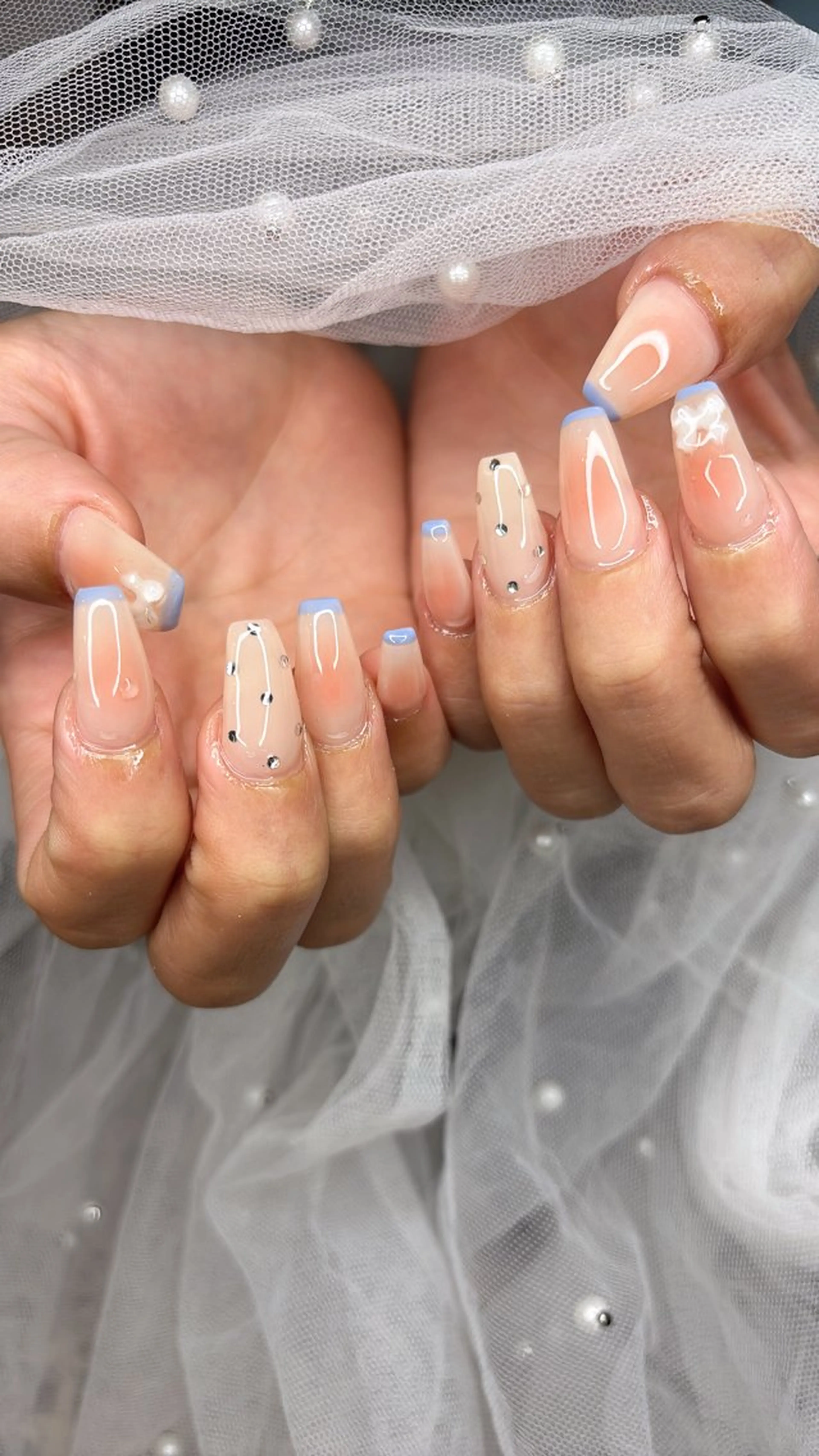 ネイル ブルー チークネイル 韓国ネイル ロングネイル 持ち込み ハンドネイル happiness nailのネイルデザイン