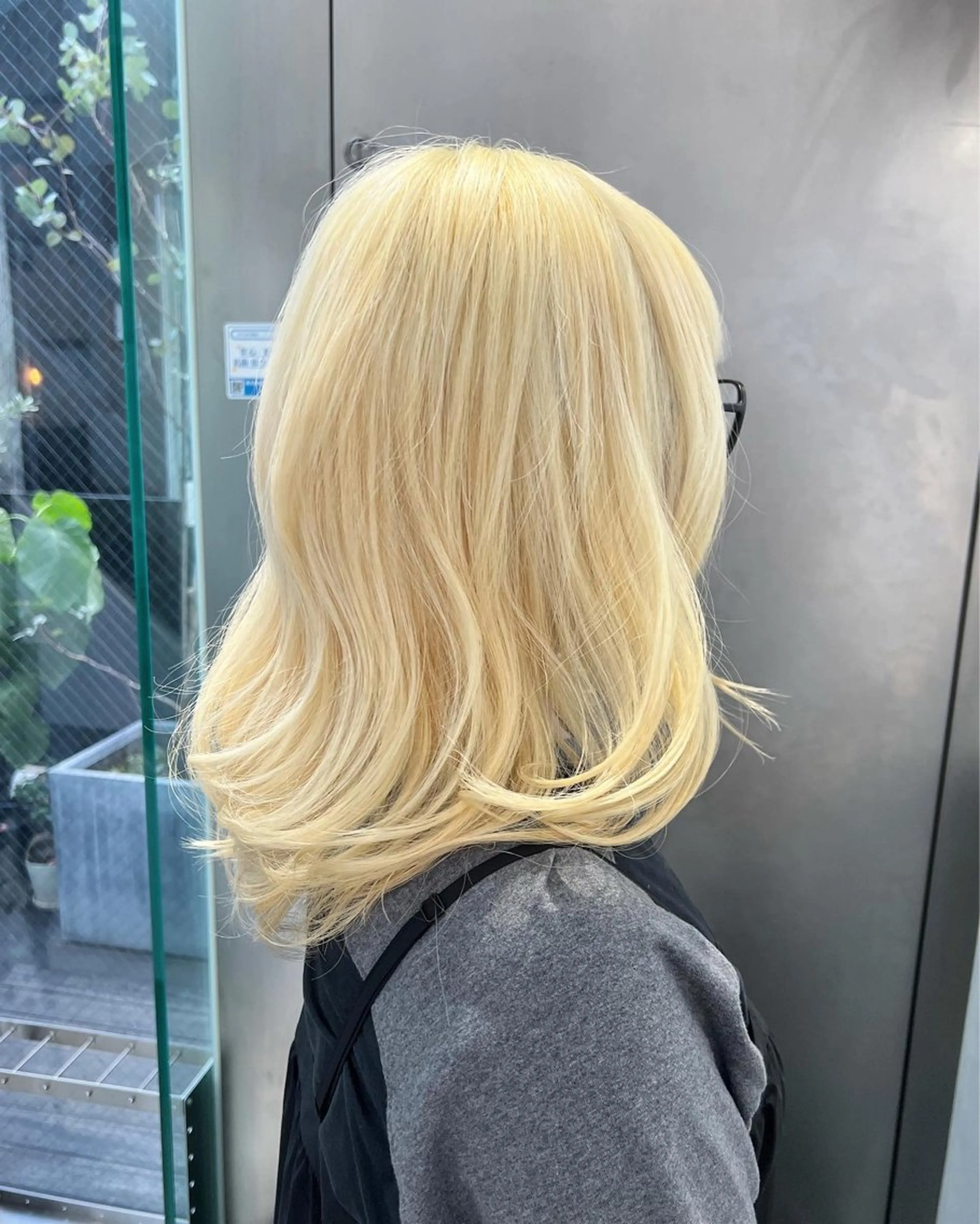 セミロング カラー ブリーチ ブロンド ヘアカラー トリートメント インナーカラー/天神 ブリーチ/吉田のヘアスタイル