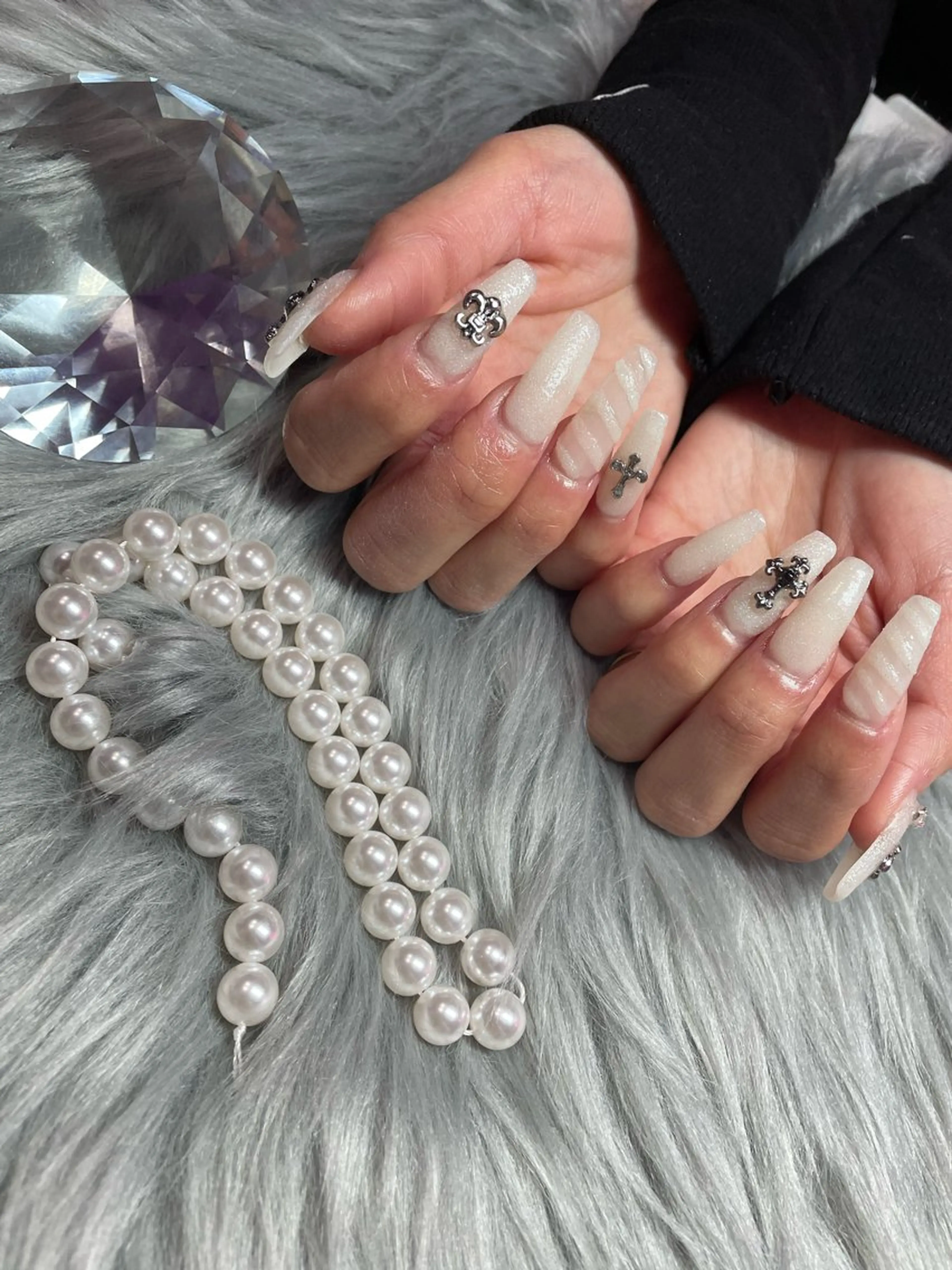 ネイル キラキラネイル ロングネイル ホワイト プライベートネイルサロン~Lani~所属・La niのネイルデザイン