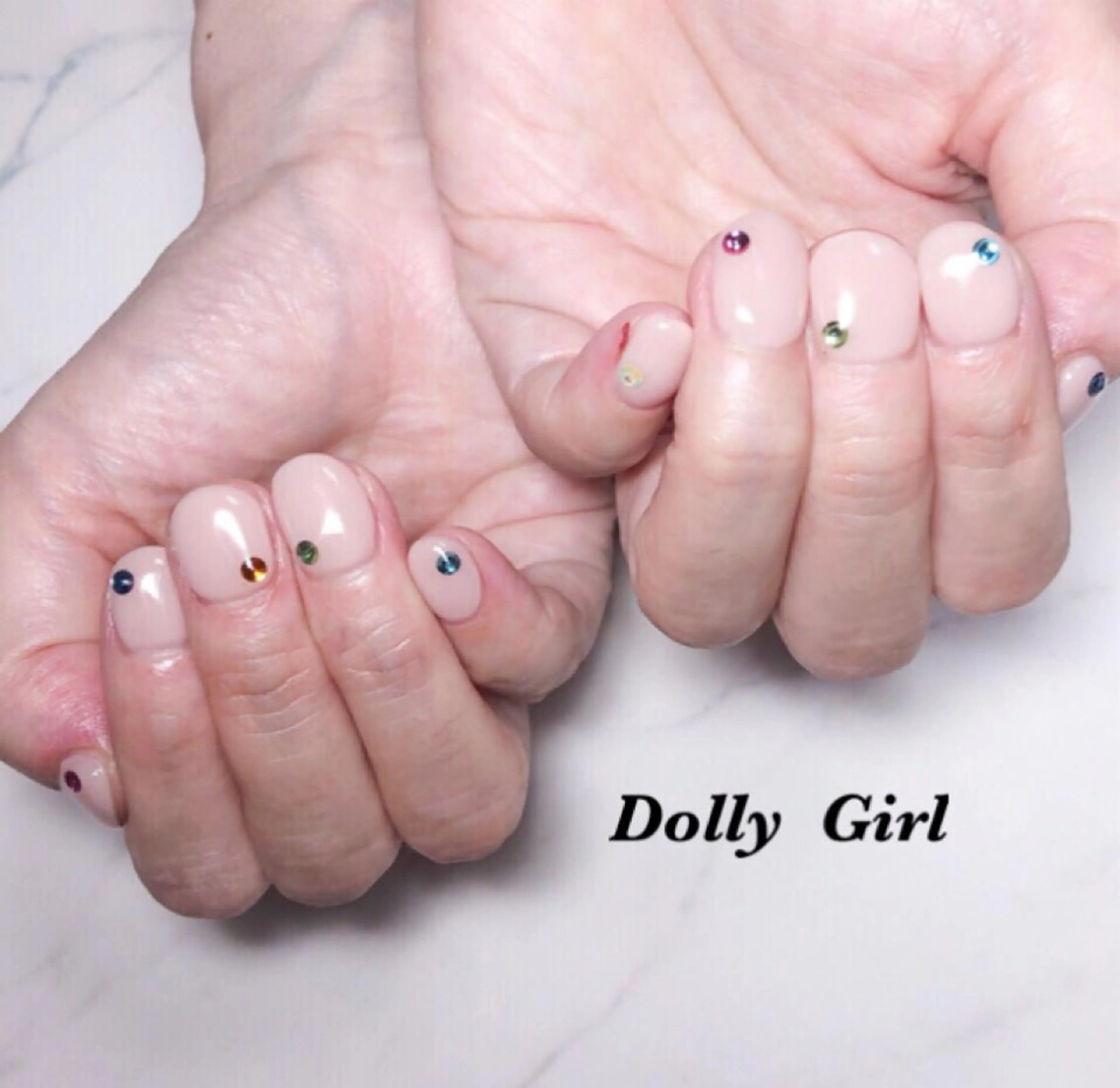 ネイル ストーンネイル 個室ネイルサロンDolly Girl〜ドーリーガール〜所属・DollyGirl KYOKOのネイルデザイン