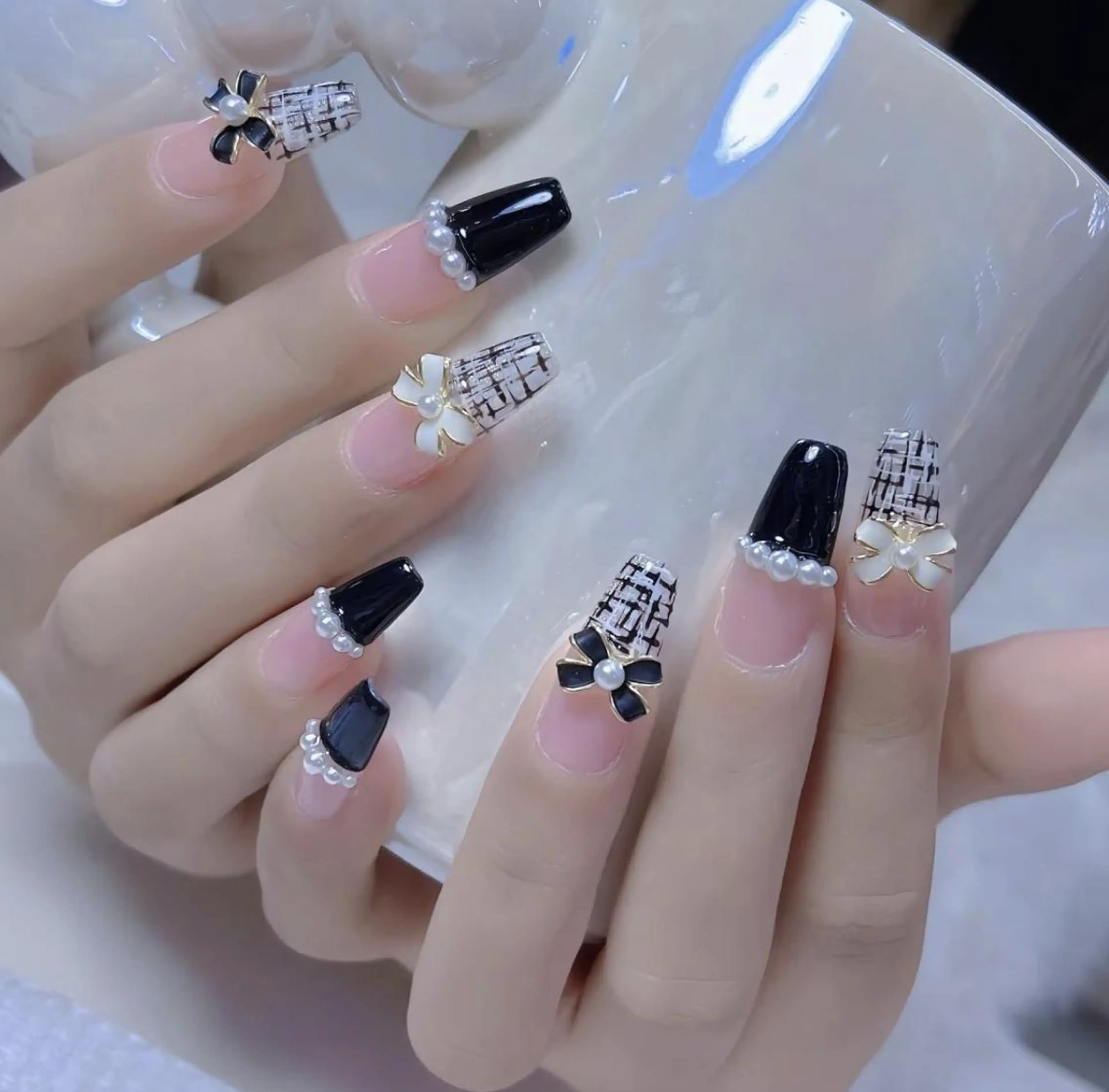 ネイル アートネイル 長さ出し ネイルチップ Queens ゲンのネイルデザイン