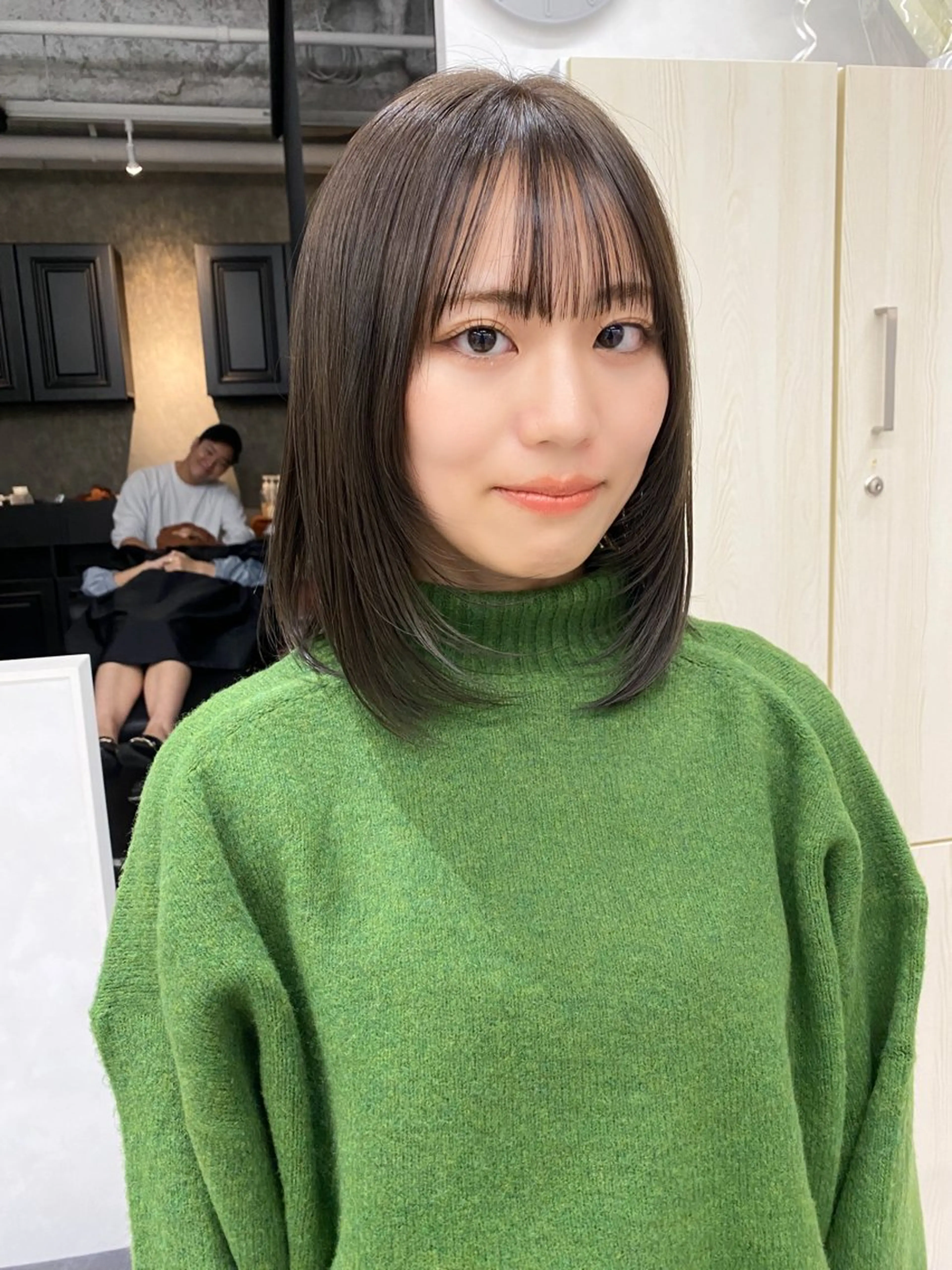 ミディアム レイヤーカット 小顔カット カット ヘアカラー 顔まわりカラー特化 赤津百合絵のヘアスタイル