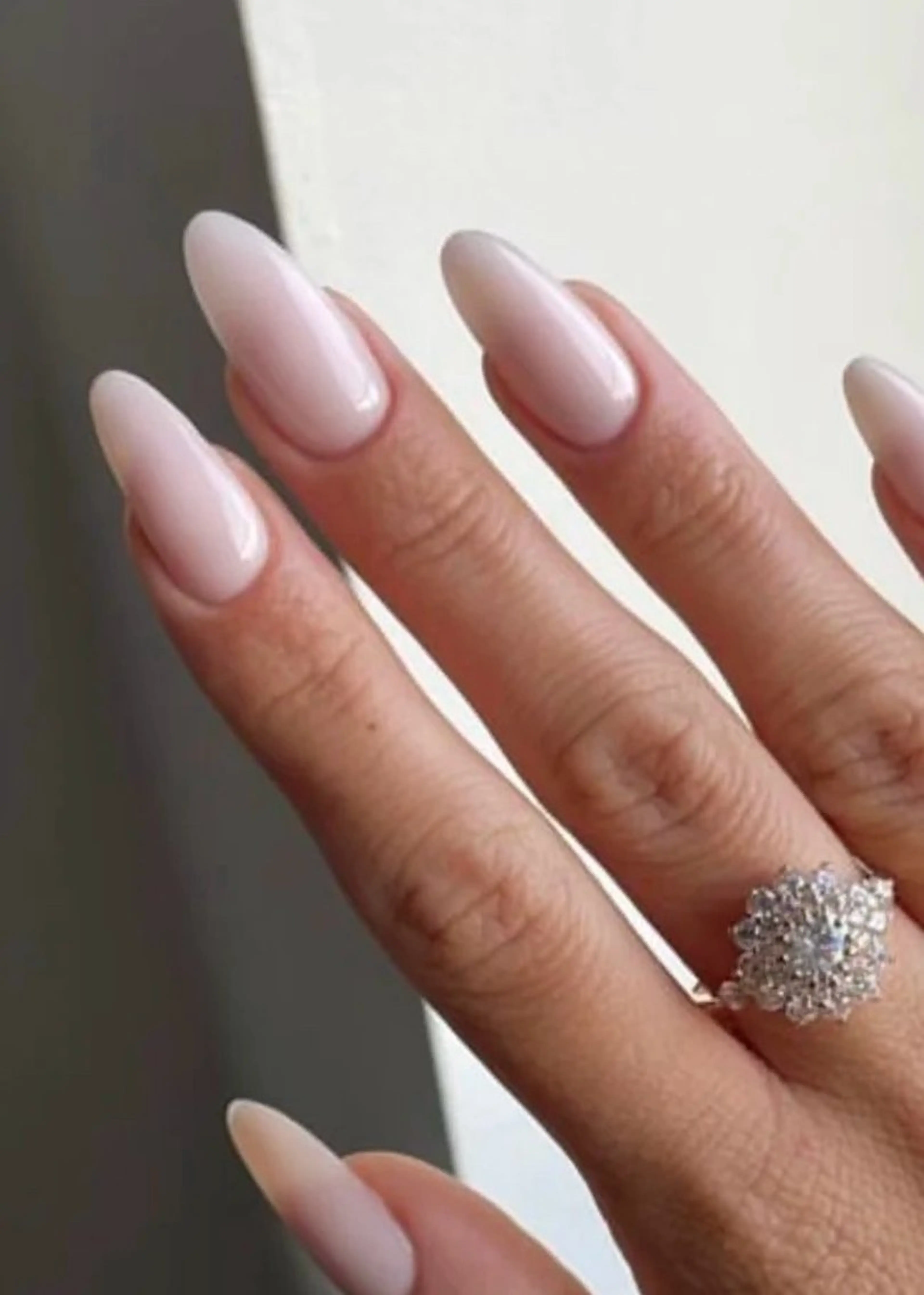 ネイル 高木 維麗絲のネイルデザイン