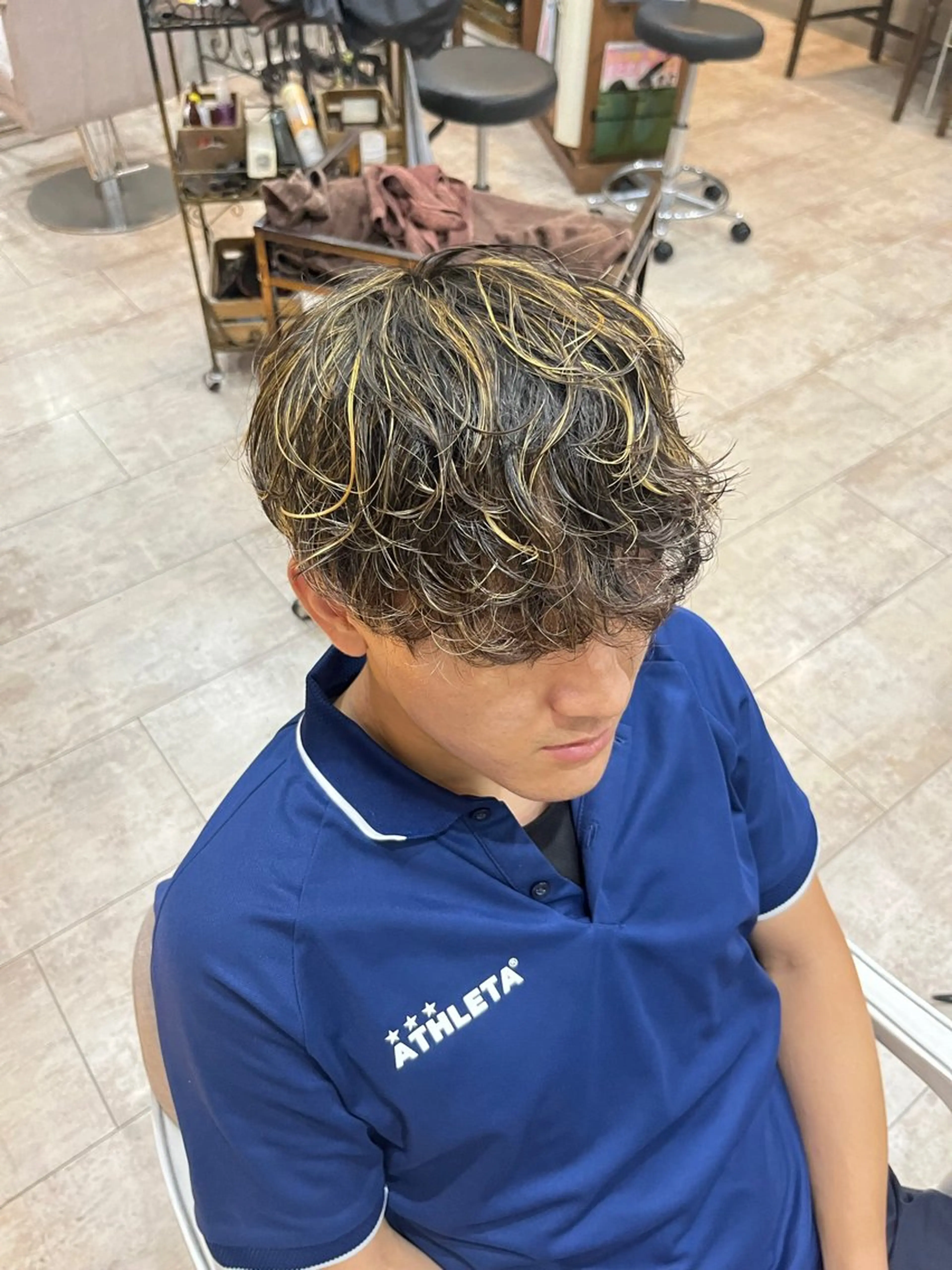 ミディアム 艶髪/ハイトーン/ ヘアセット/モエノのヘアスタイル