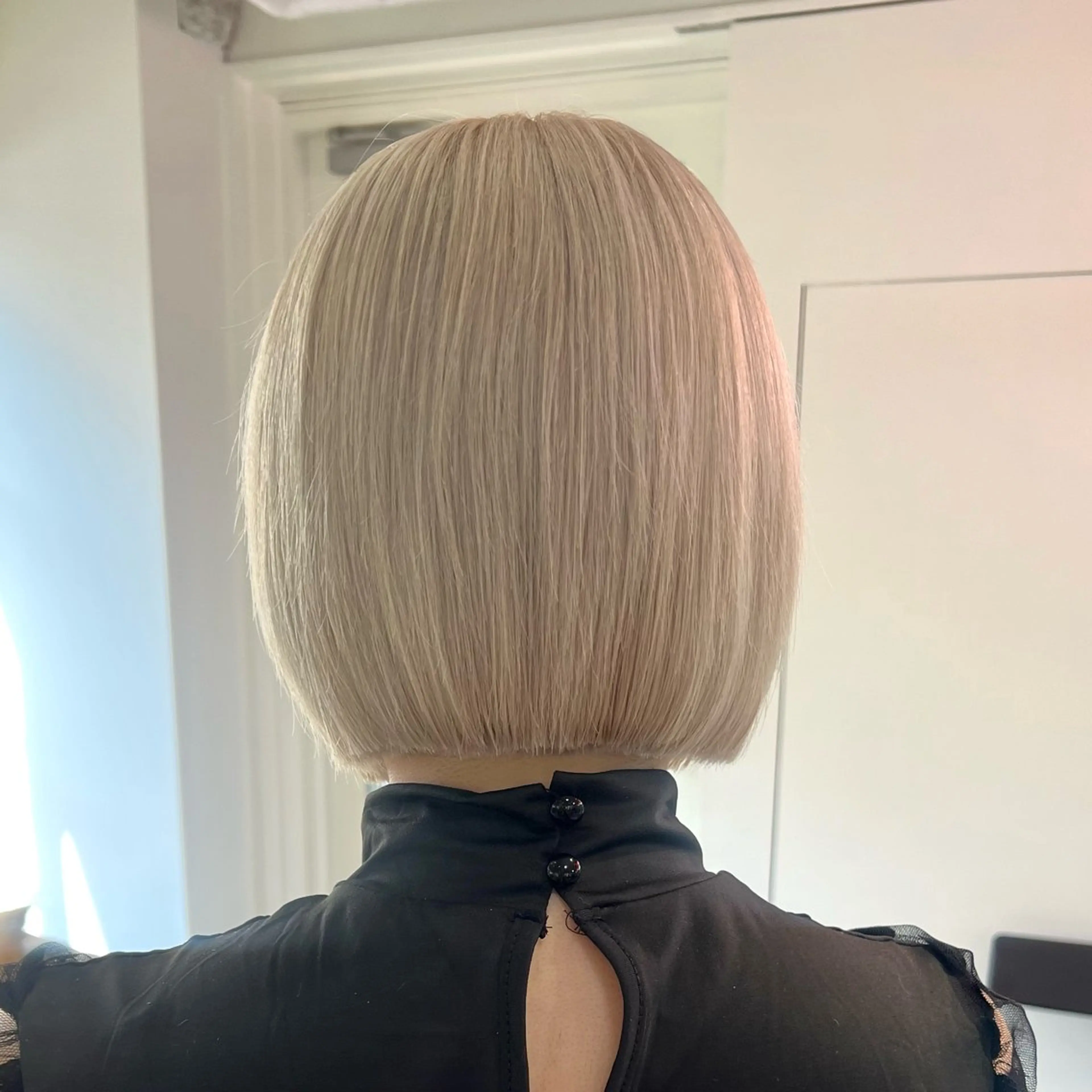 ショート カラー パーマ ヘアアレンジ メンズ カット ヘアカラー 🧨ブリーチー×ボブ レイヤー💎じゅえるのヘアスタイル