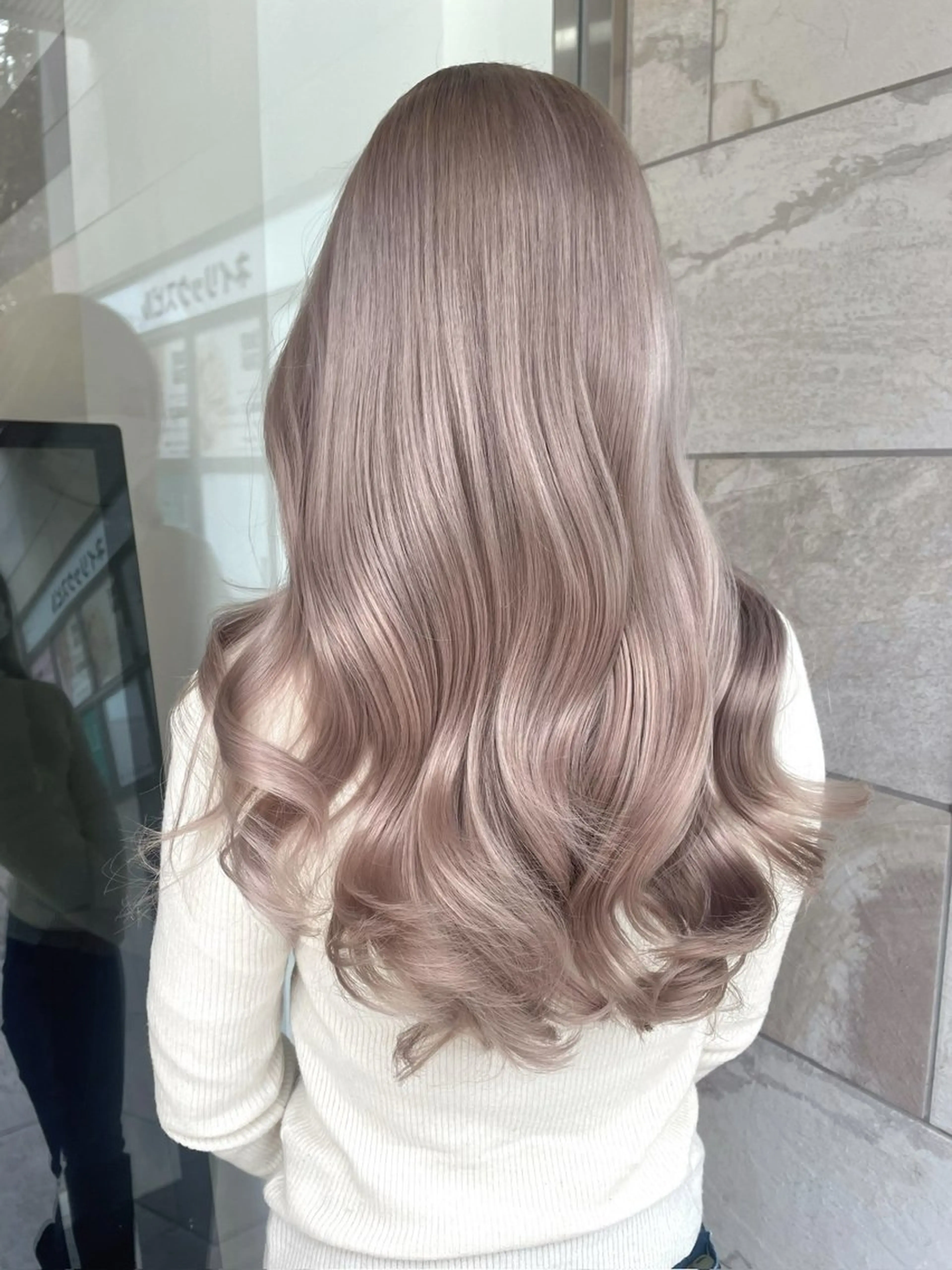 ミディアム カラー グレージュ ミルクティーグレージュ ヘアカラー i'll 髪質改善 淀屋橋 大阪【イル】所属・エクステ/ブリーチ tasukuのヘアスタイル