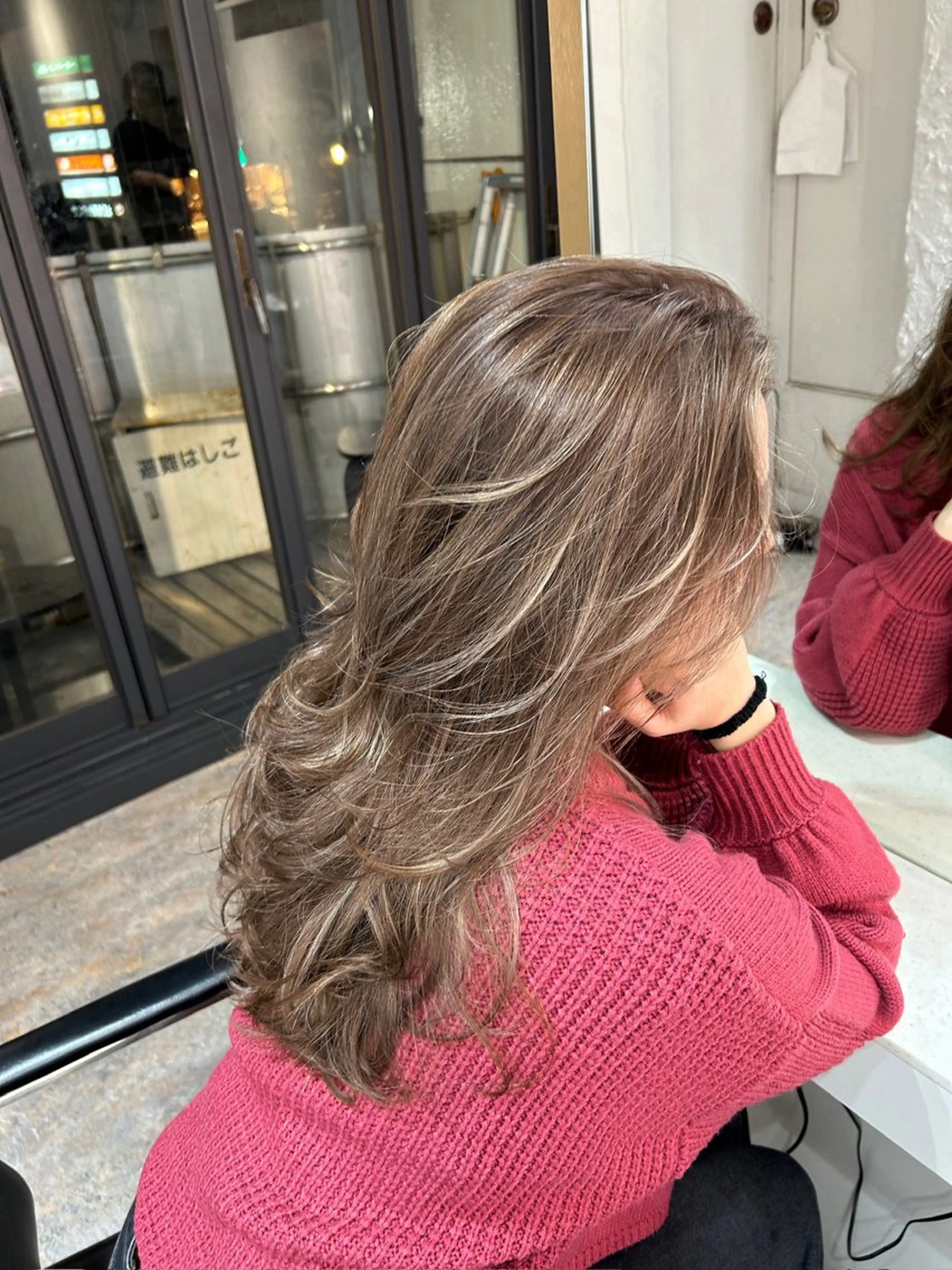 ミディアム カラー グレージュ レイヤーカット レイヤーカット BLend 渋谷のヘアスタイル