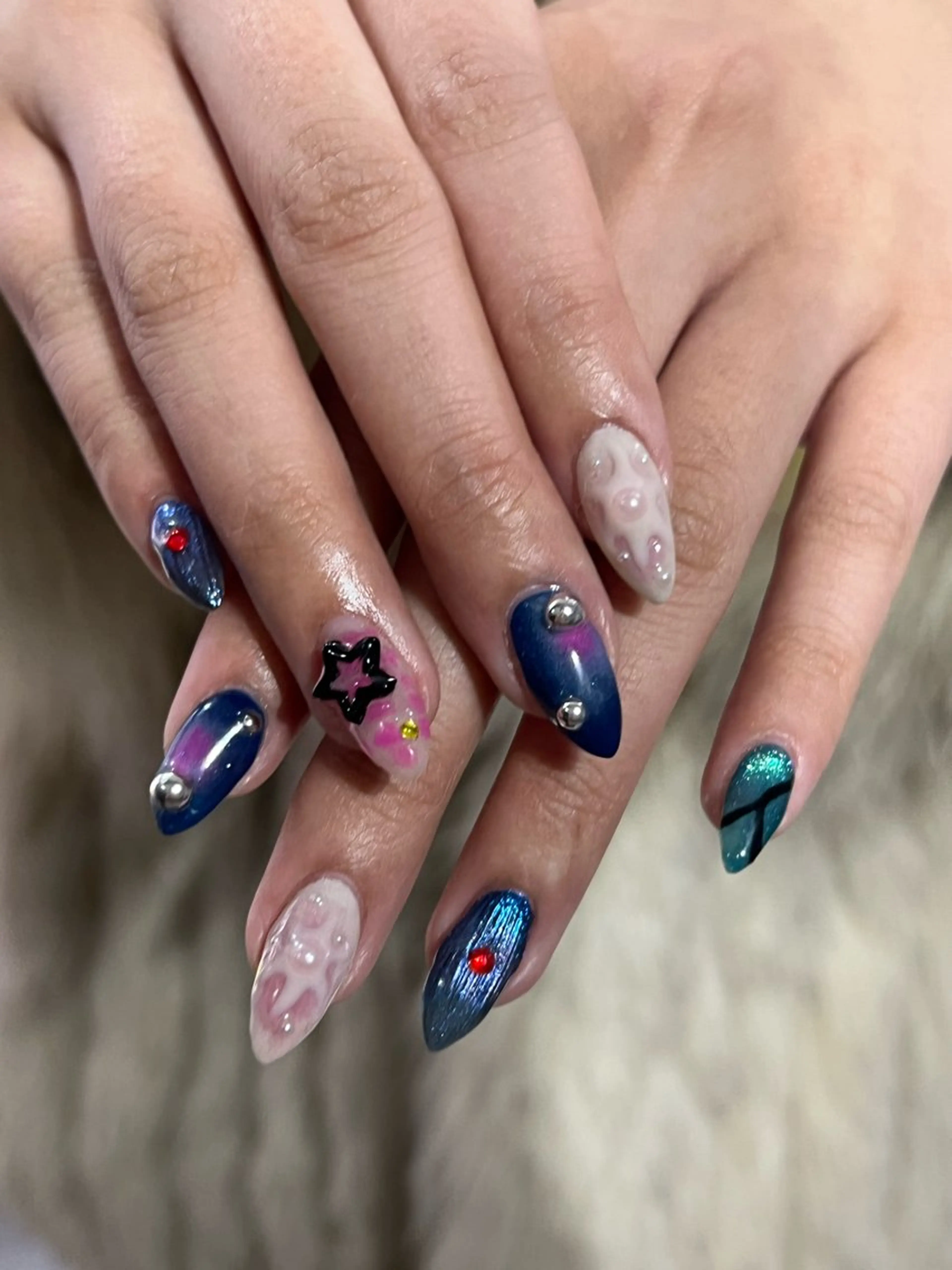 ネイル ハンドネイル Hata nail 🎀個性派ニュアンスのネイルデザイン