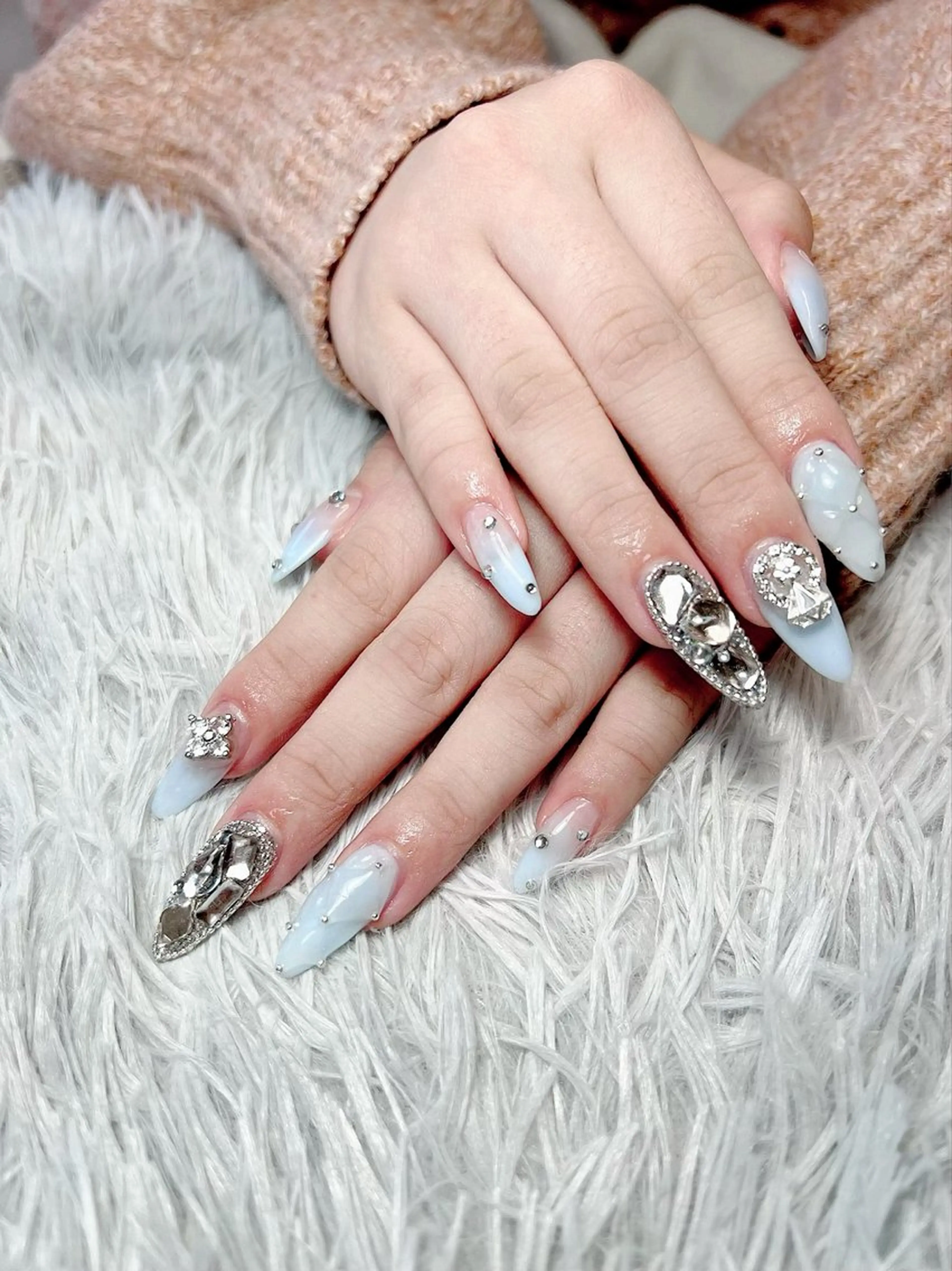 ネイル 水色 スカルプネイル ハンドネイル シェヌネイル JURAのネイルデザイン