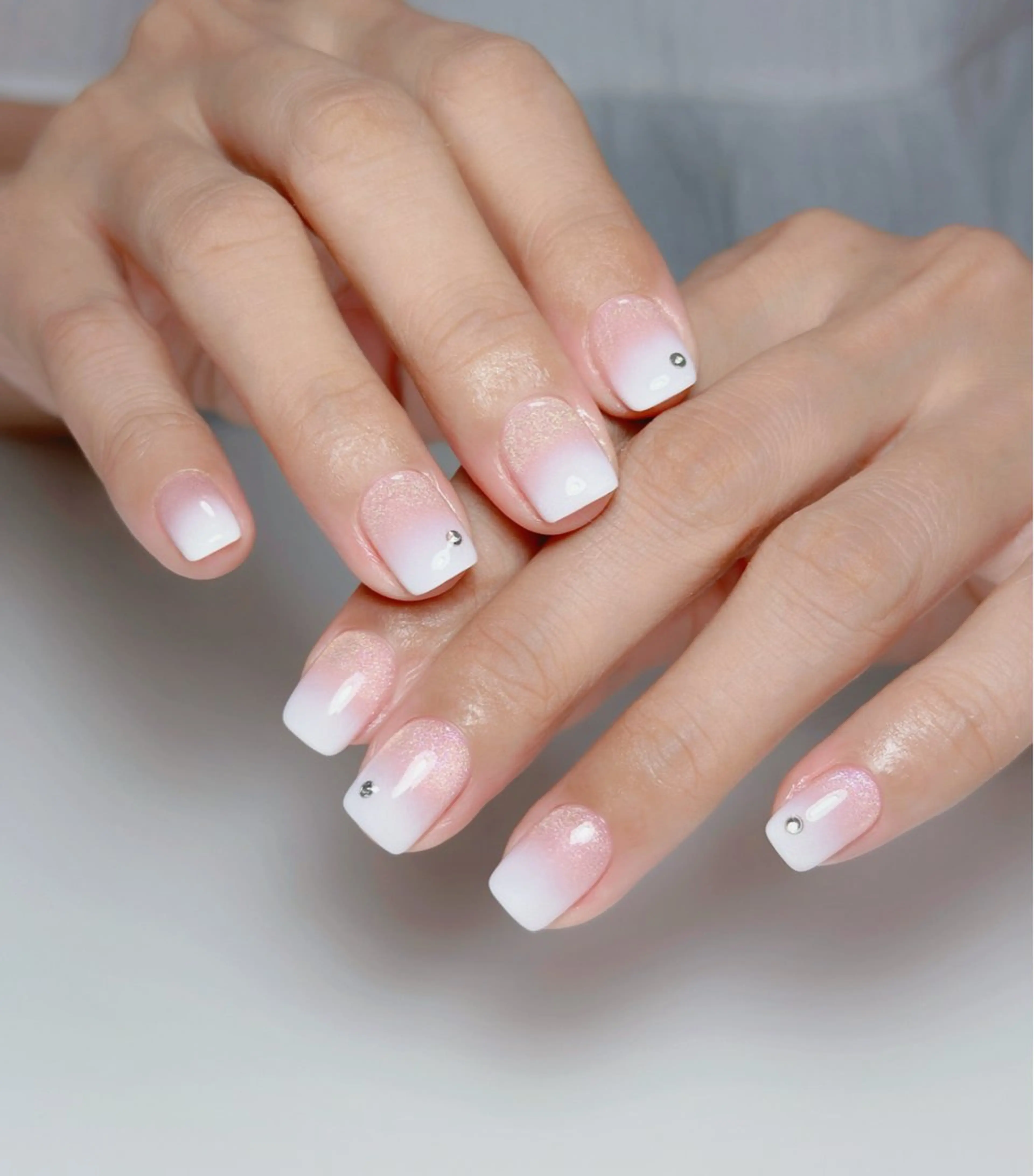 ネイル オーロラネイル 長さ出し フットネイル 韓国ネイル ラメ(グリッター) ハンドネイル 👍thumbs up nail👍のネイルデザイン