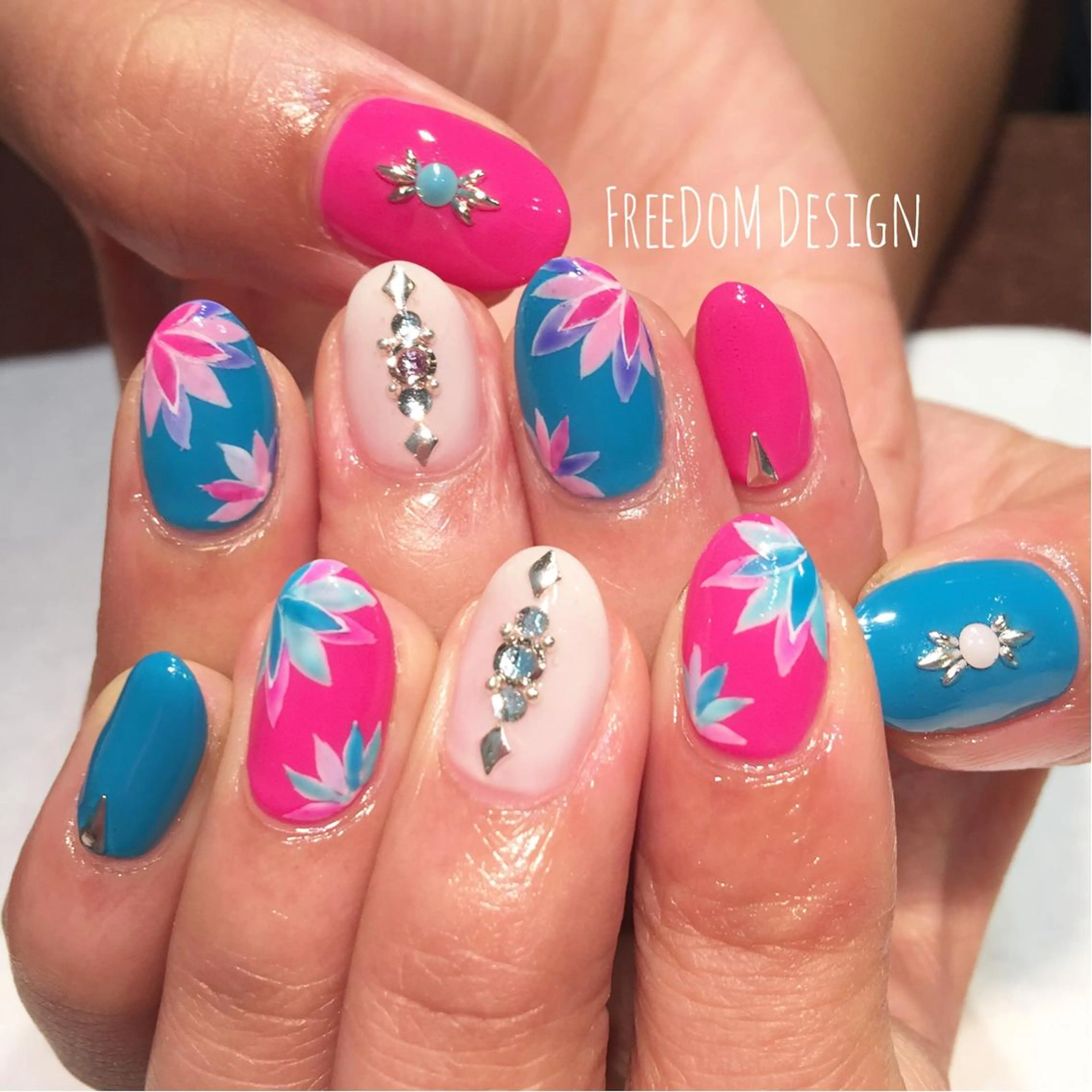 ネイル アートネイル ＦreeDoＭ   Design所属・W KUMIのネイルデザイン