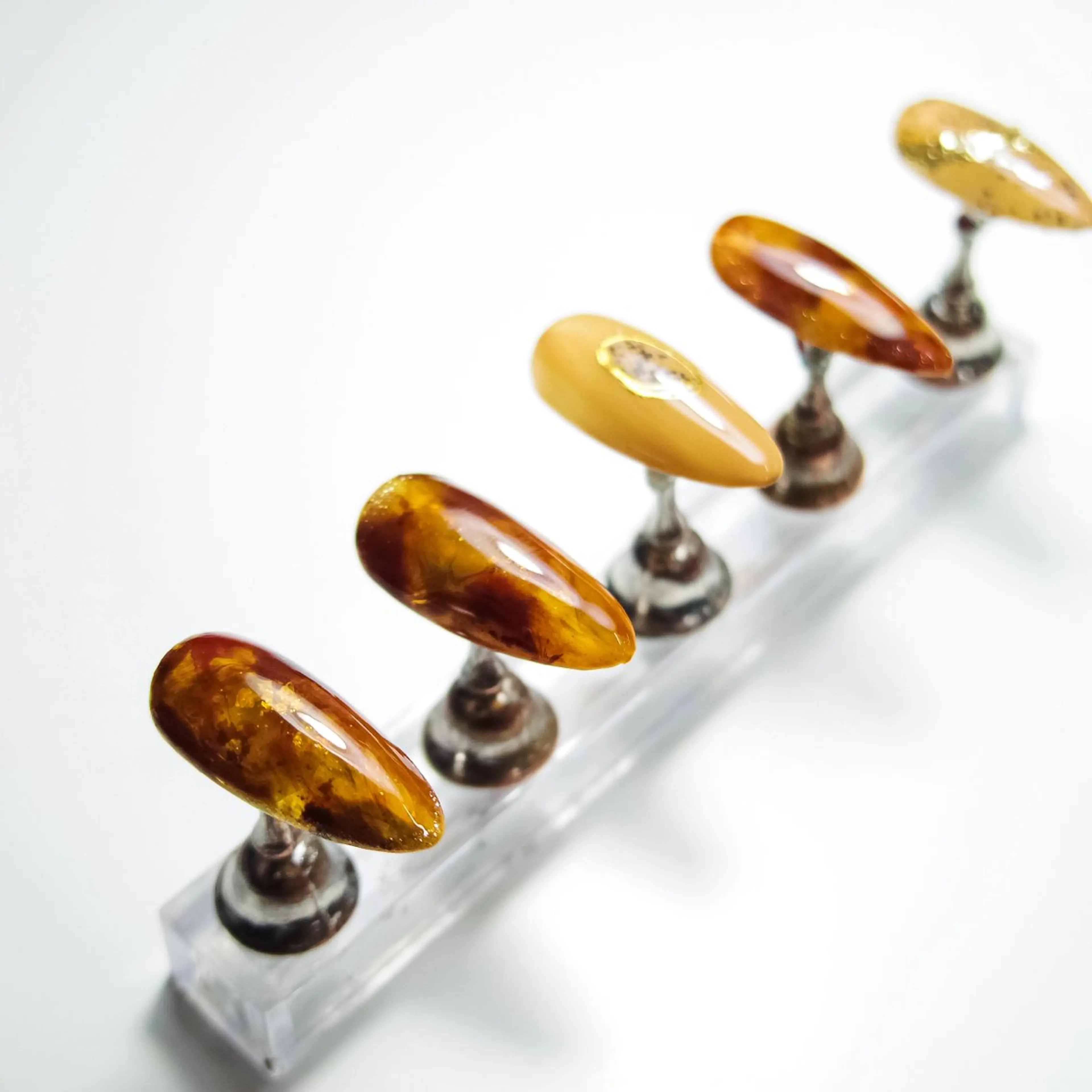 ネイル べっ甲ネイル サロン リムネイルのネイルデザイン