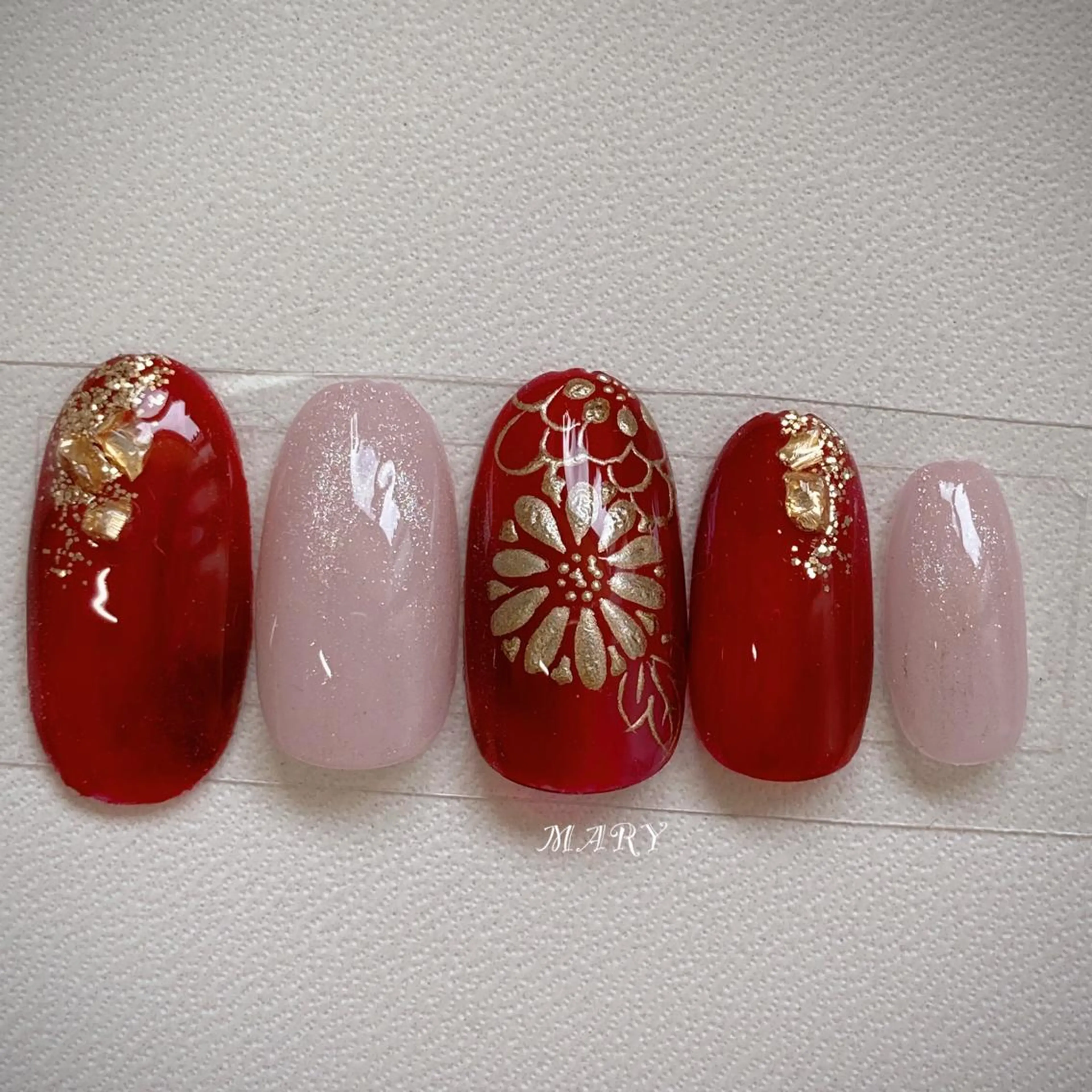 ネイル フラワーネイル ゴールド マグネットネイル ニュアンスネイル ワンカラーネイル ハンドネイル Mary nail所属・Mary nail .narumiのネイルデザイン