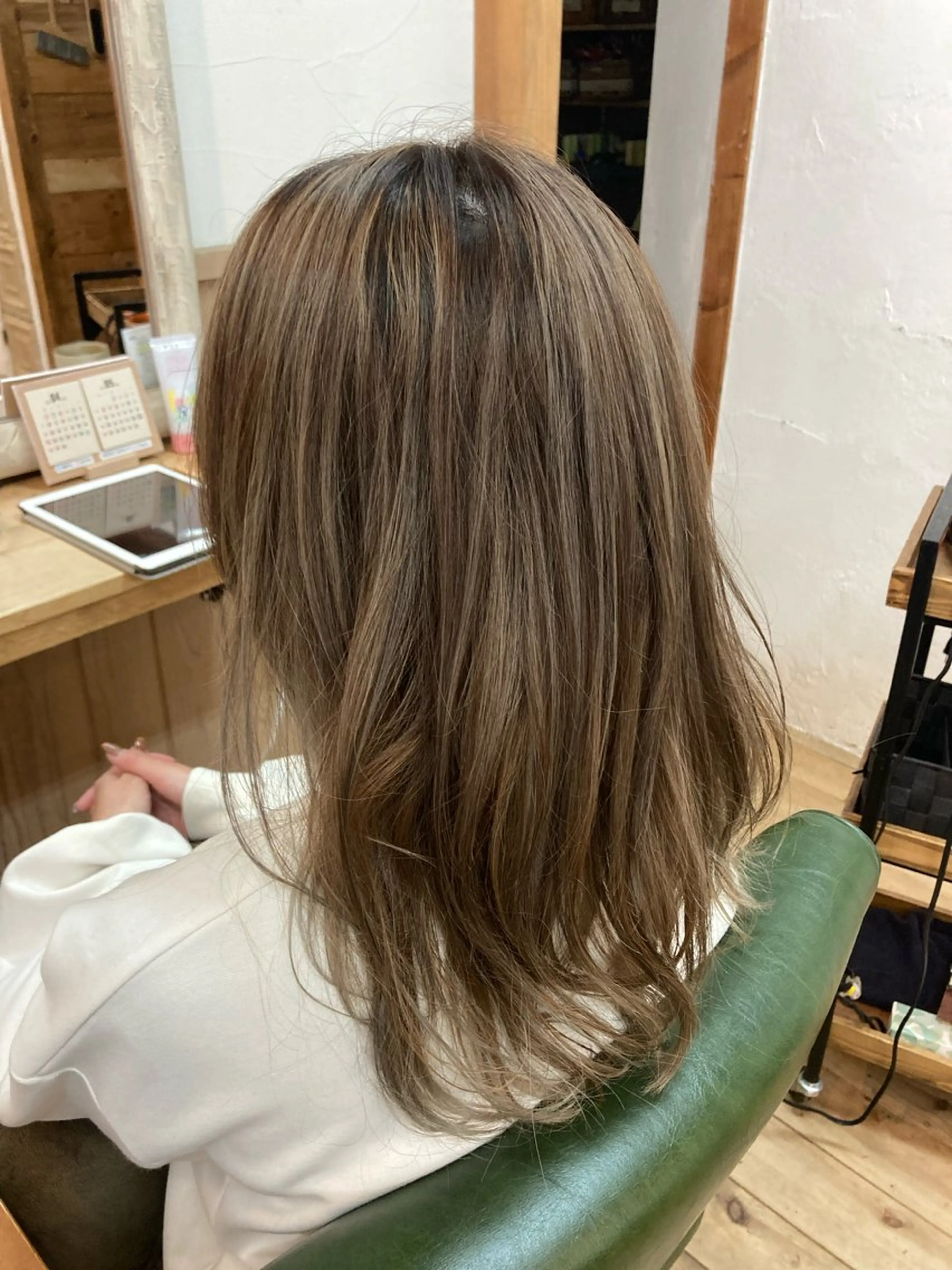 ロング カラー 林 エリのヘアスタイル