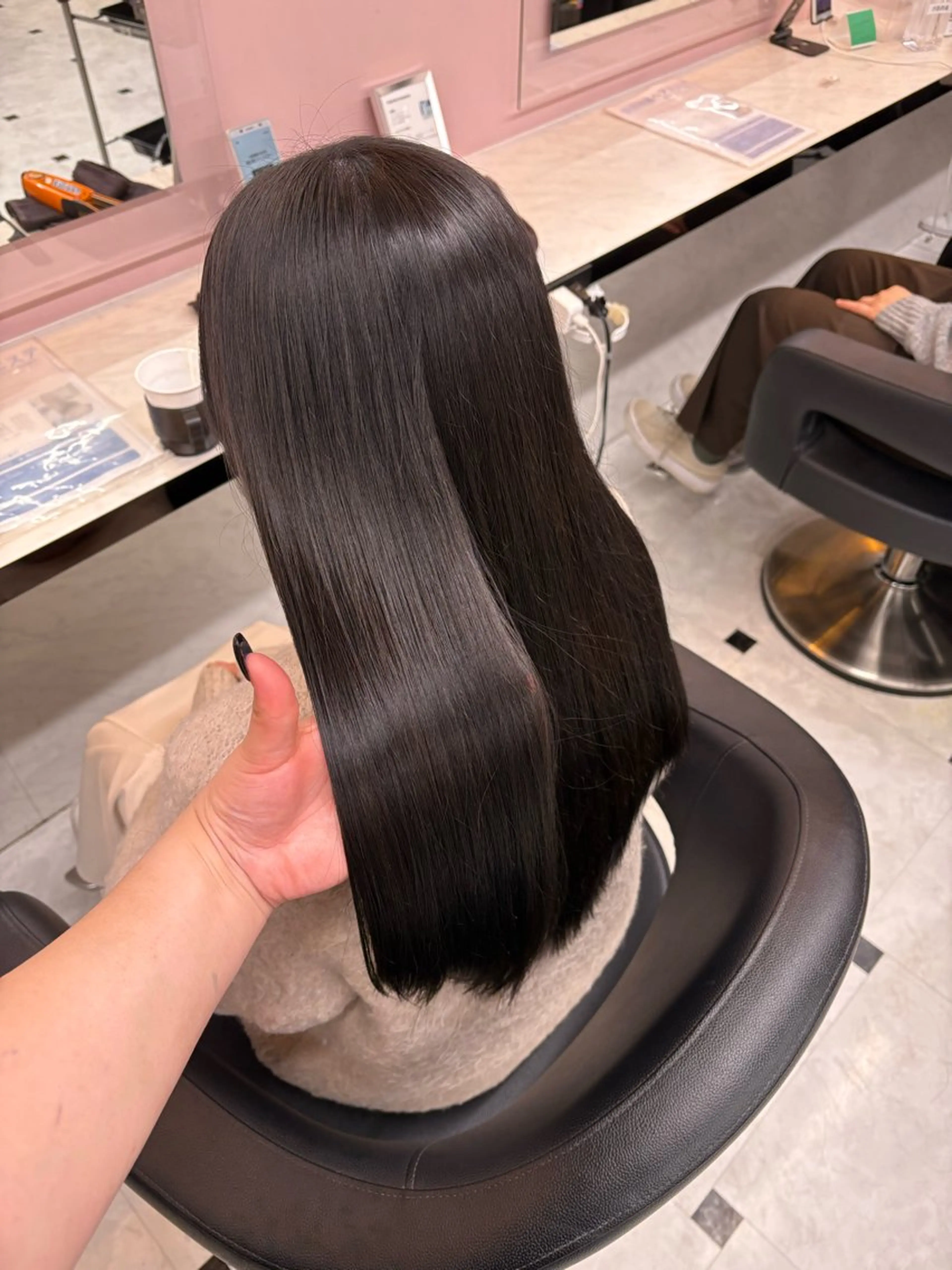 ロング カット ヘアカラー 縮毛矯正 透明感ベージュカラー 🪞上野🪞AIのヘアスタイル