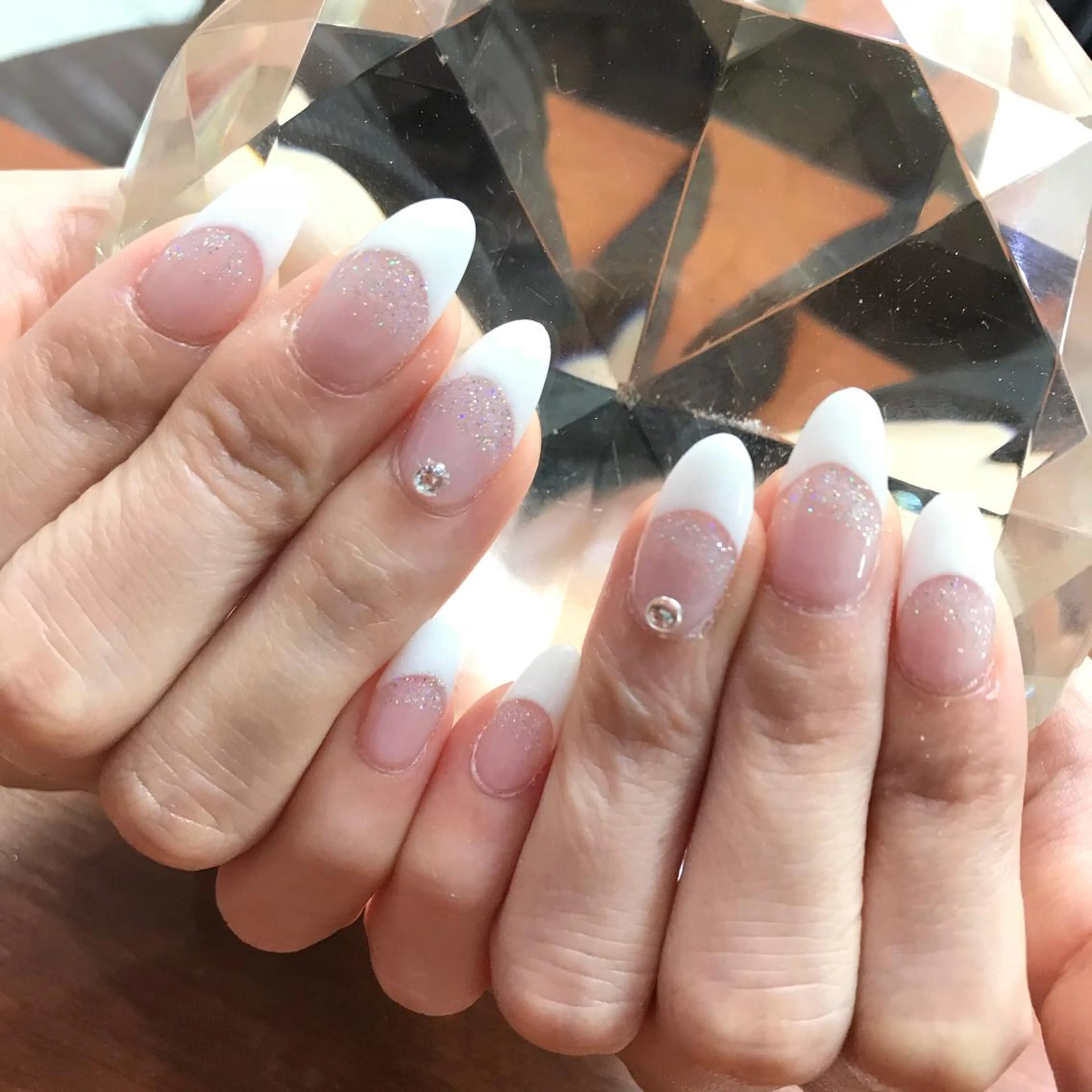 ミディアム ネイル フレンチネイル ラメ(グリッター) ハンドネイル 《LB》ラブリエ Nail&eyeのマツエク・マツパデザイン