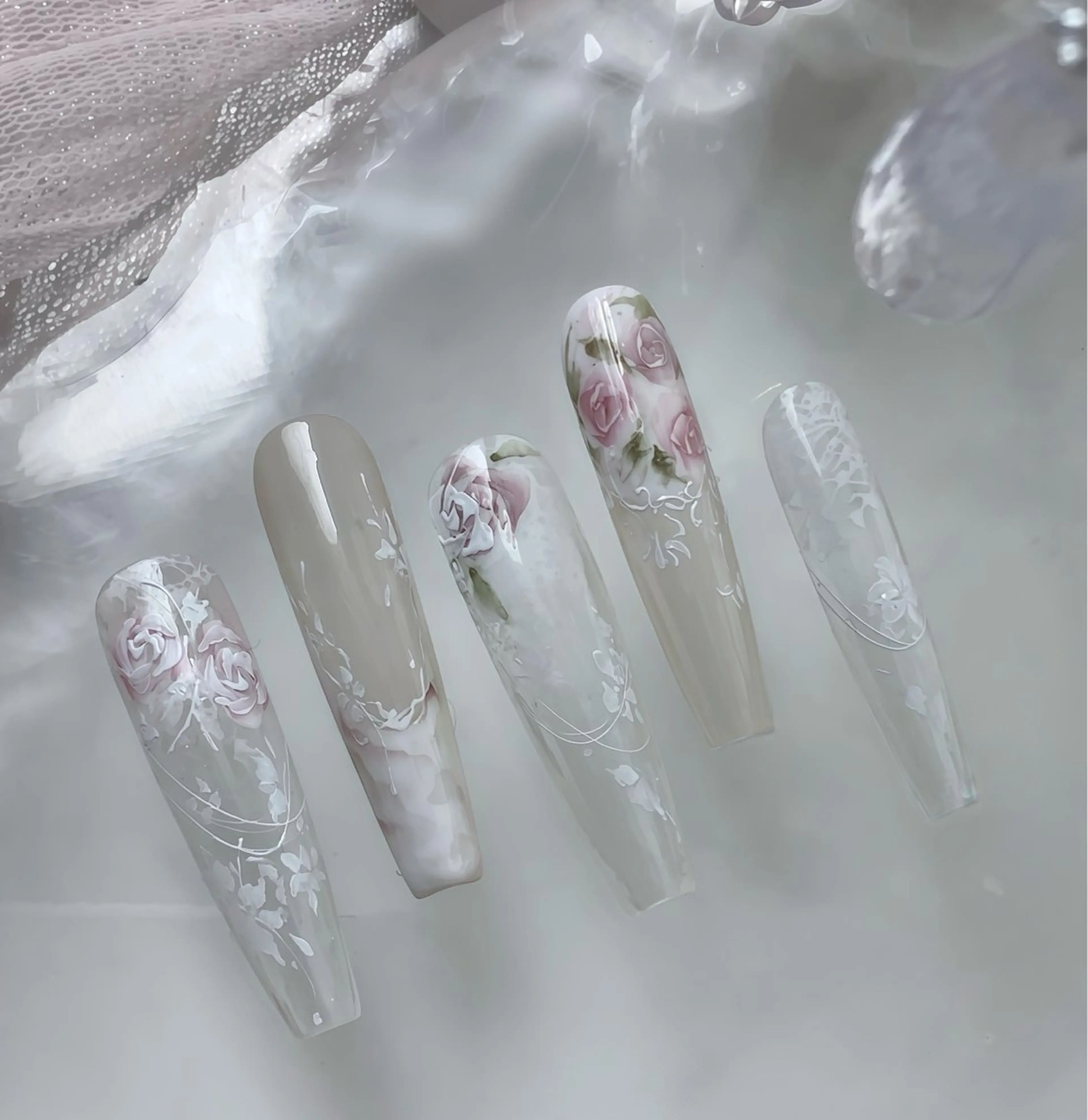 ネイル Mia nail salon所属・浮中 美愛のネイルデザイン