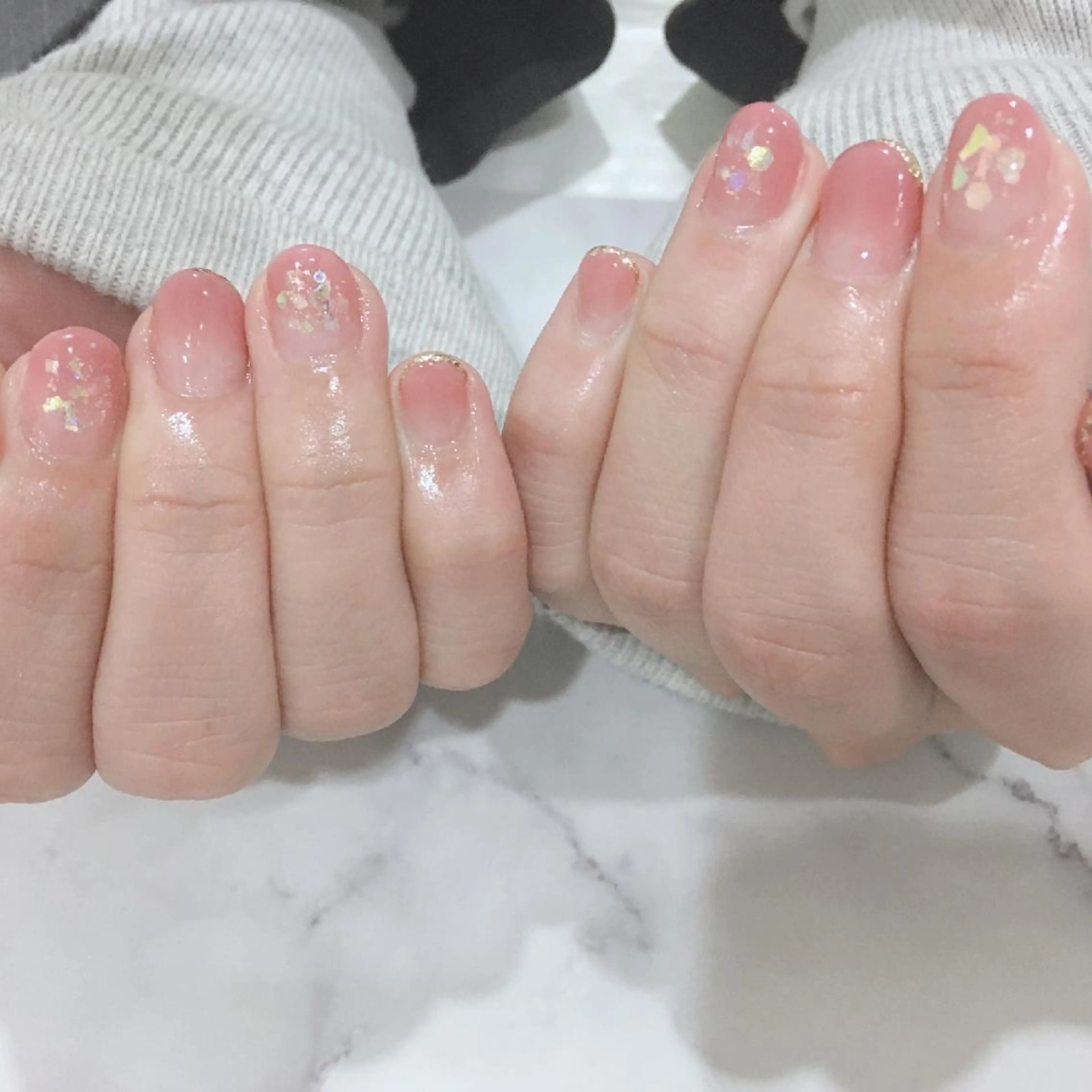 ネイル フラワーネイル グラデーション ラメ(グリッター) ショートネイル ネイル＆フラワーサロン〜Ri✦hiro〜鳥栖店所属・HIRATA RIEのネイルデザイン