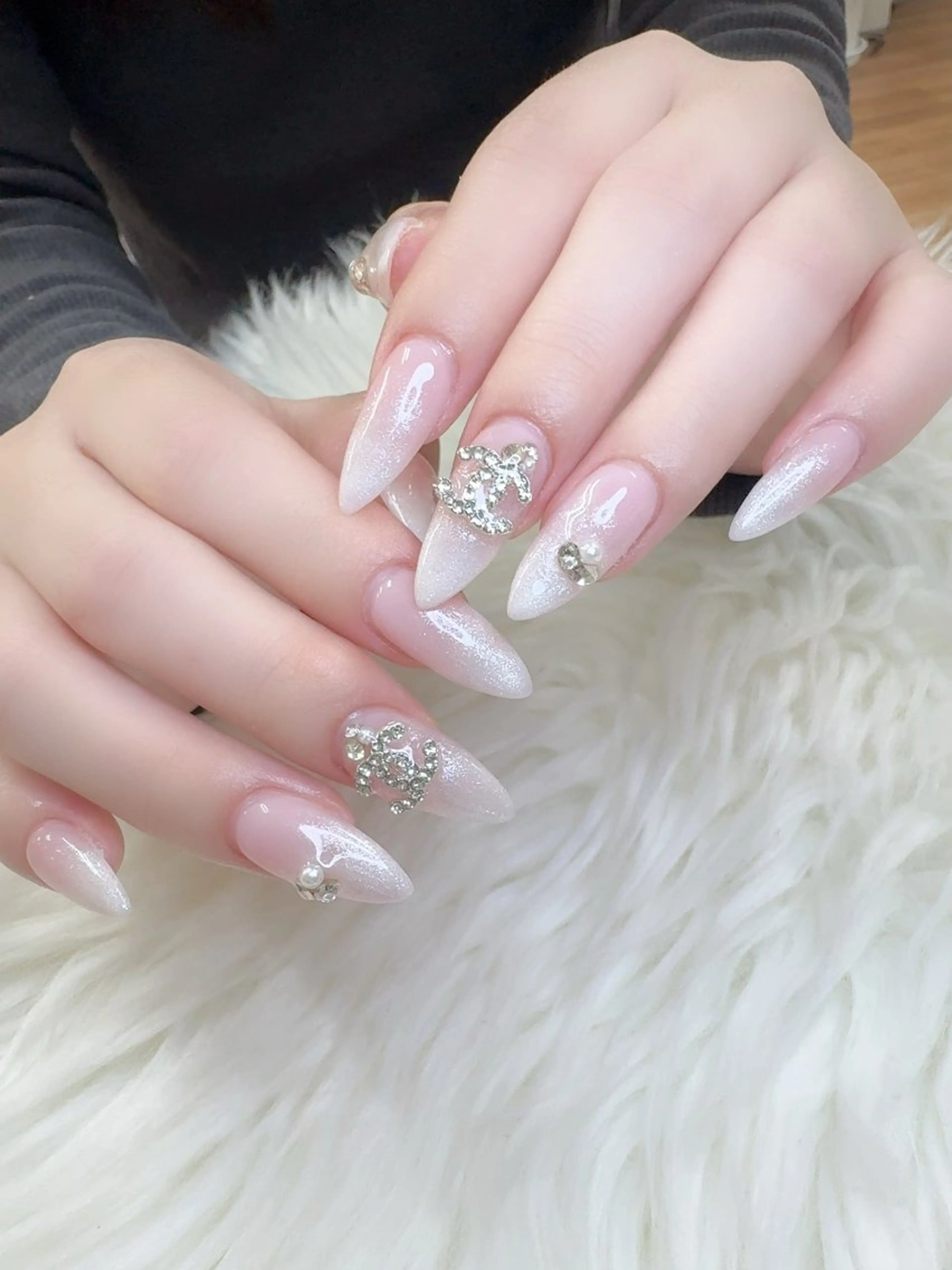 ネイル フレンチネイル 韓国ネイル マグネットネイル ニュアンスネイル オフィスネイル ハンドネイル Mlan Nailのネイルデザイン