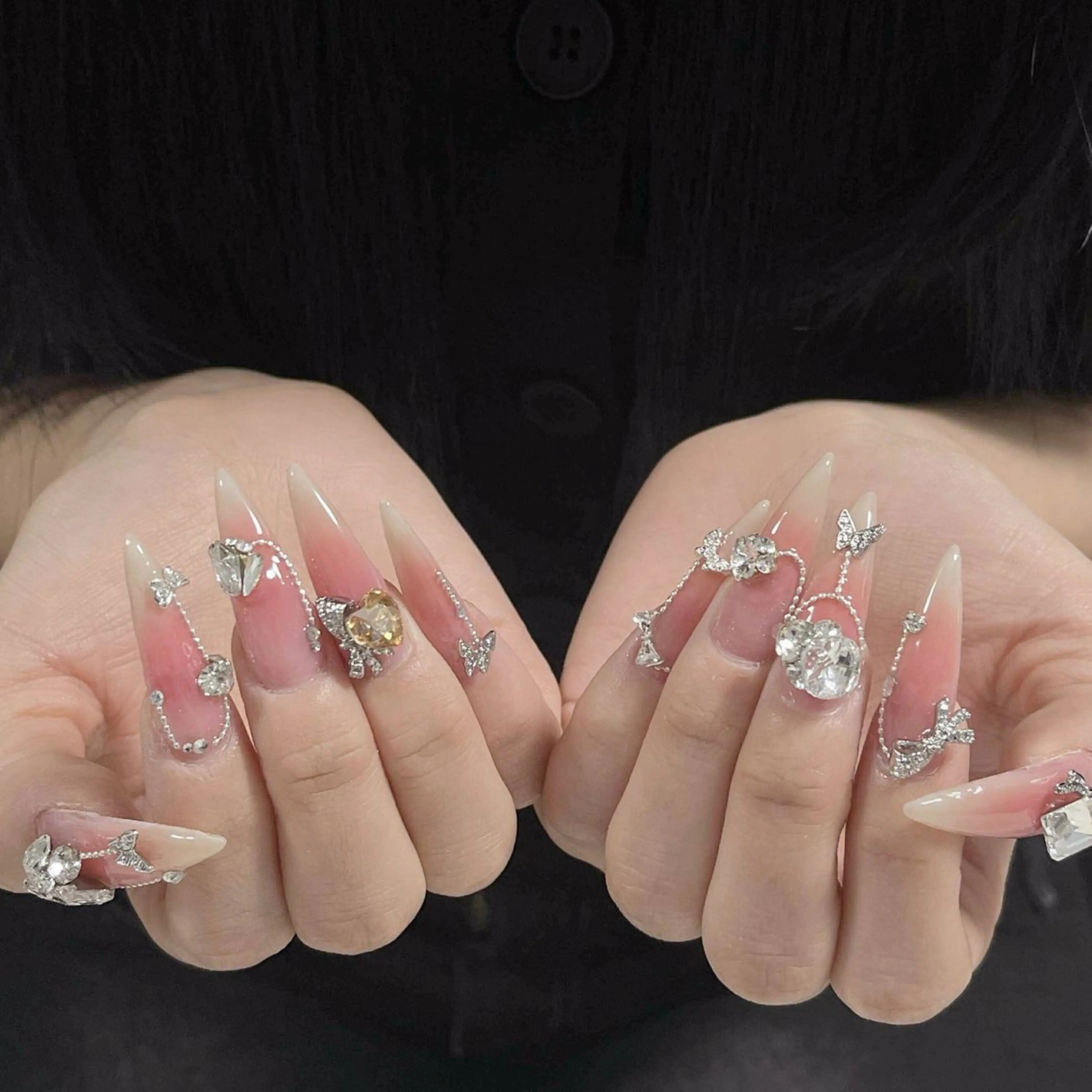 ネイル オーロラネイル クリアネイル 成人式 フラッシュネイル ジェルネイル ハンドネイル Amee Nail Salonのネイルデザイン