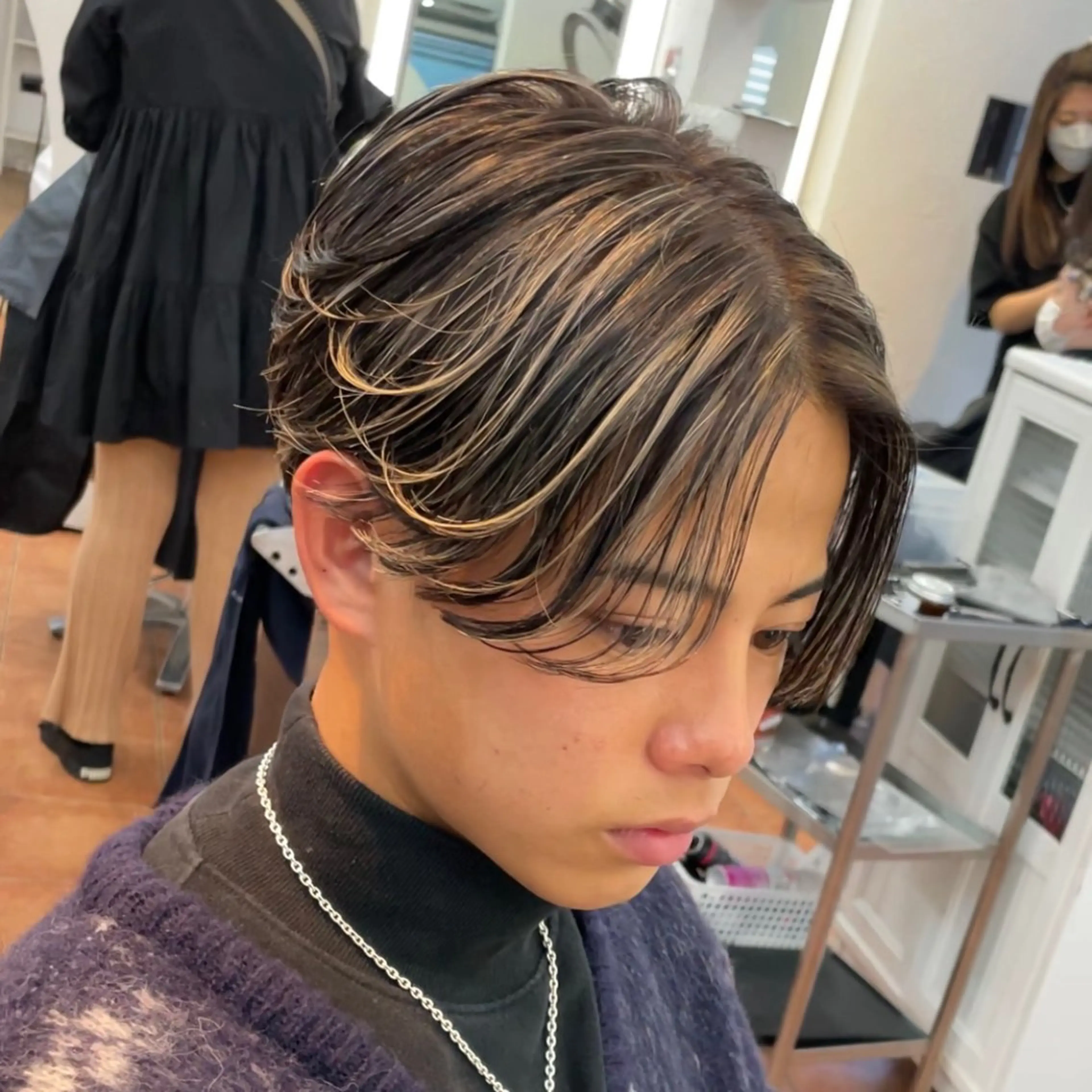 カラー メンズ センターパート メンズハイライト アッシュ ベージュカラー ダークアッシュ Miyu’s渋谷所属・ショート/ハイライト 無料‼️愛斗のヘアスタイル