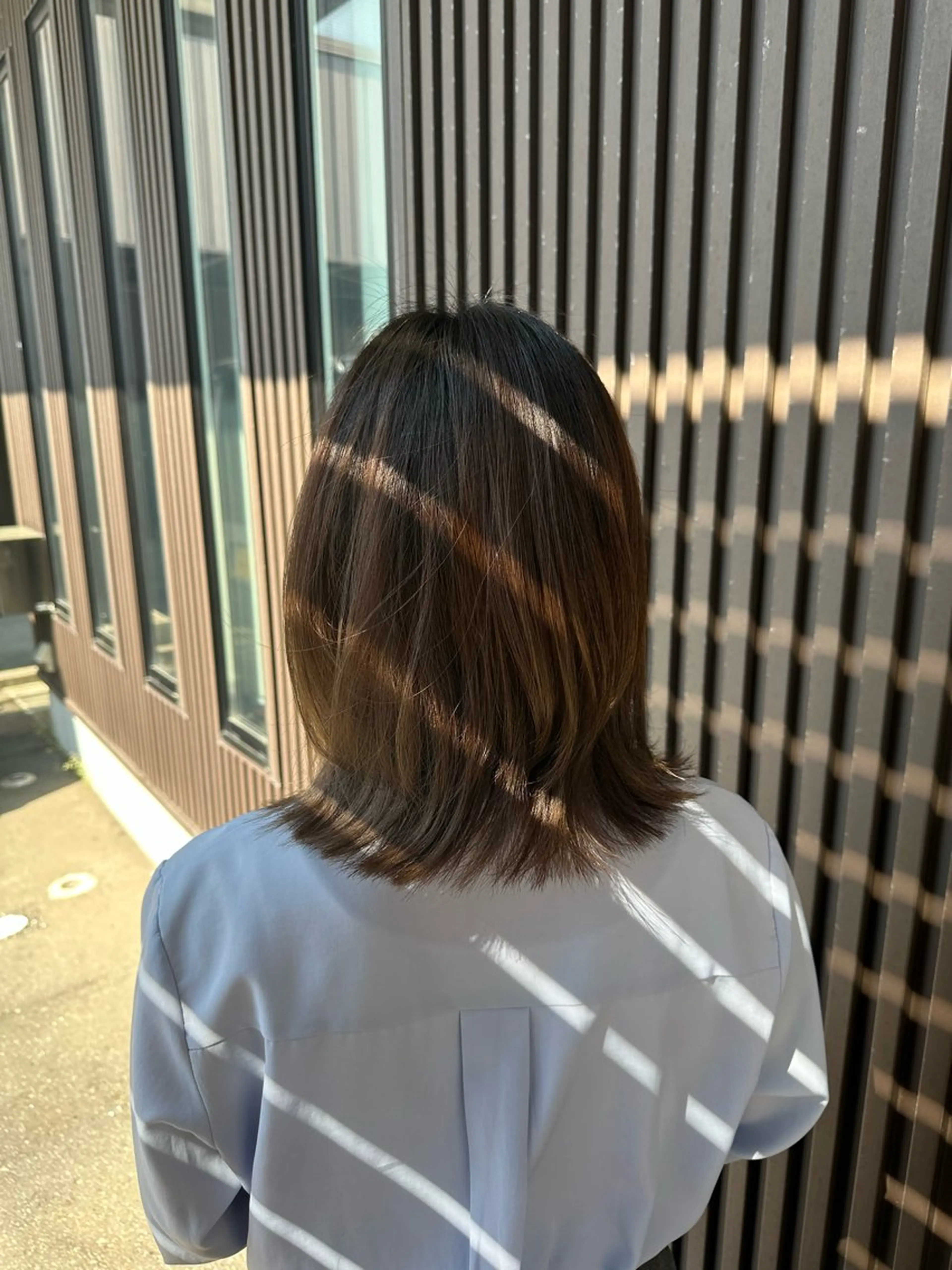 ミディアム ボブ くびれヘア レイヤーカット 外ハネヘア 佐々木 あやかのヘアスタイル