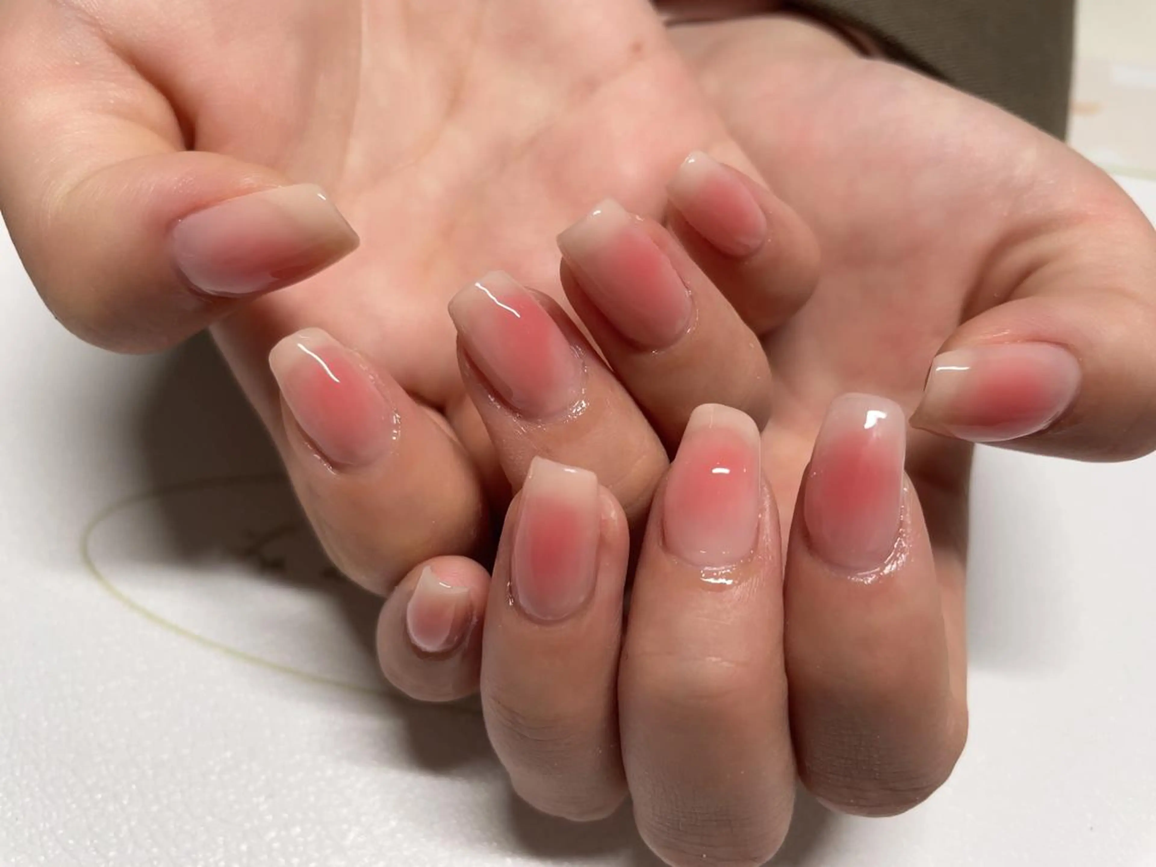 ネイル チークネイル グラデーション エン Nail salonのネイルデザイン