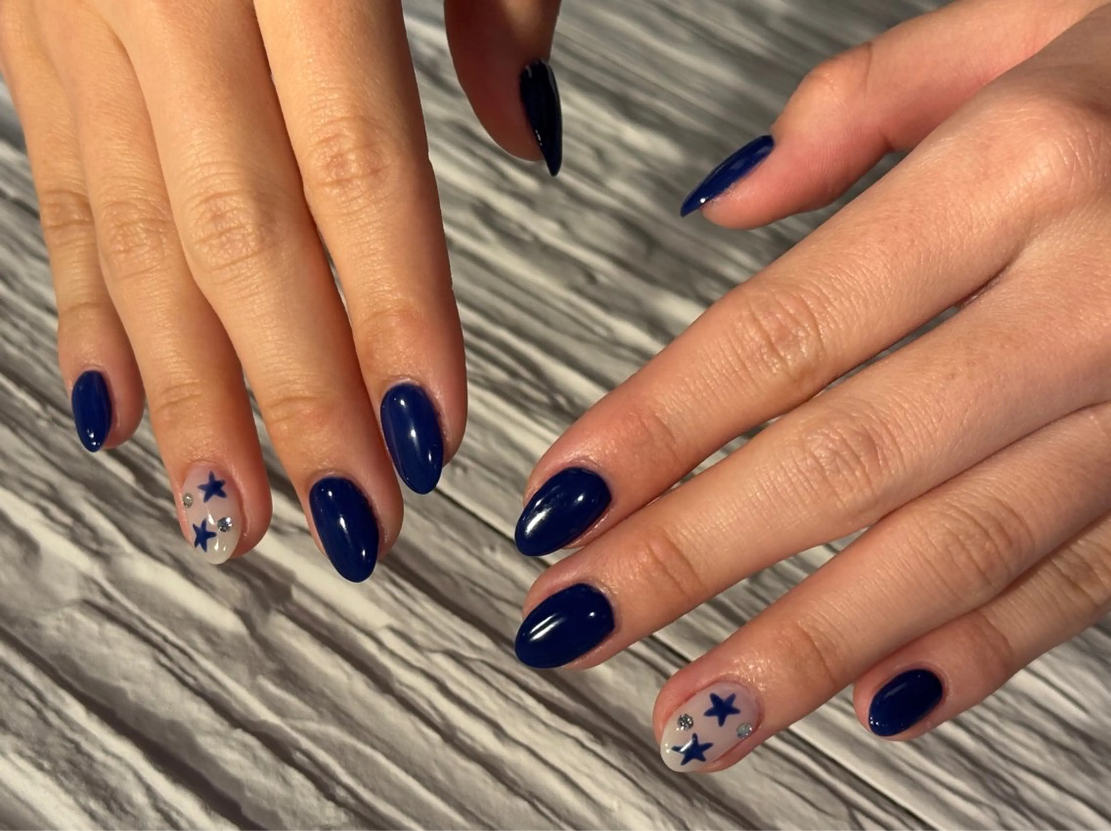 【hand】2本アートの写真