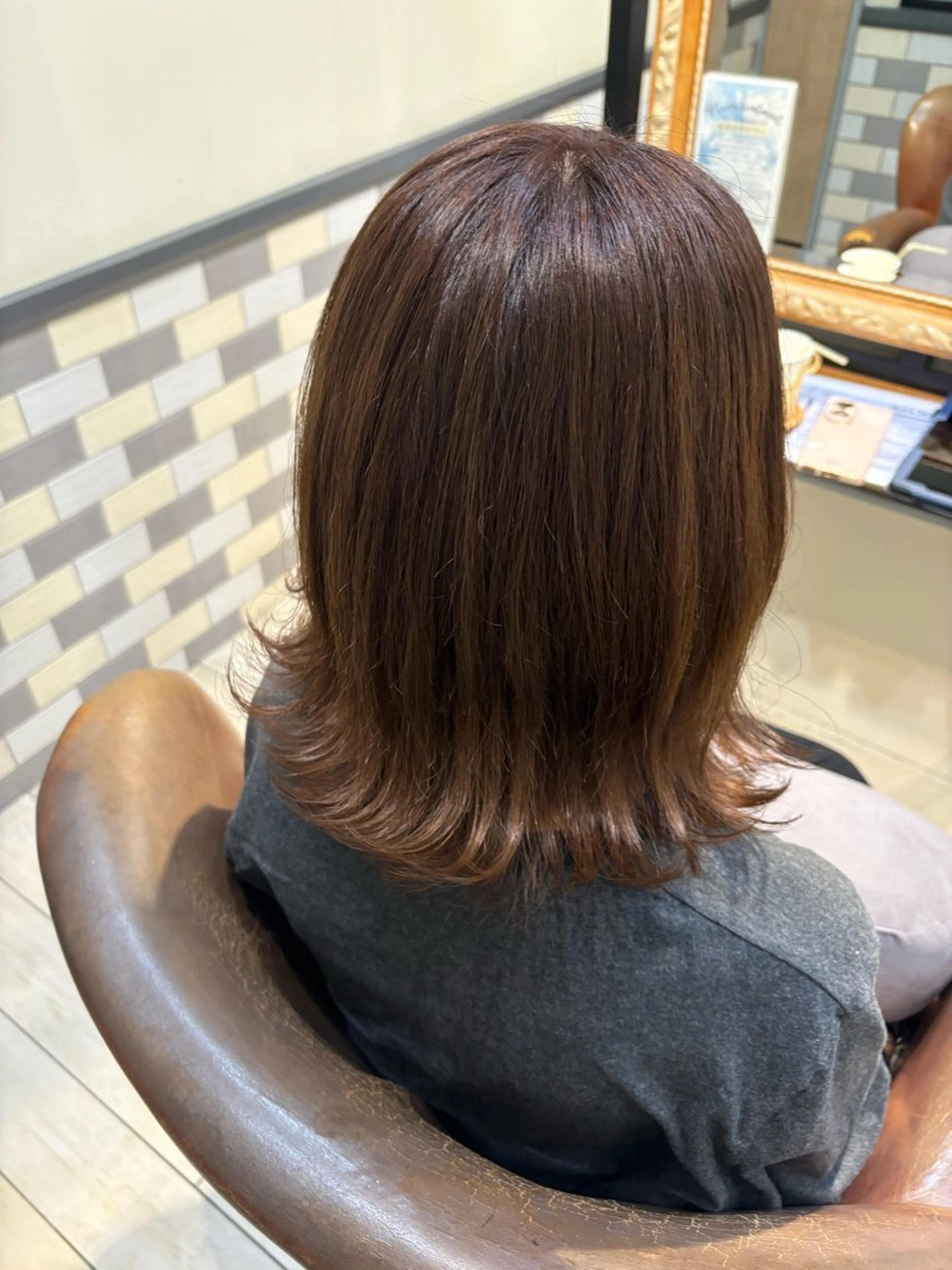 ミディアム カラー ヘアカラー トリートメント SUZUKI AIRIのヘアスタイル