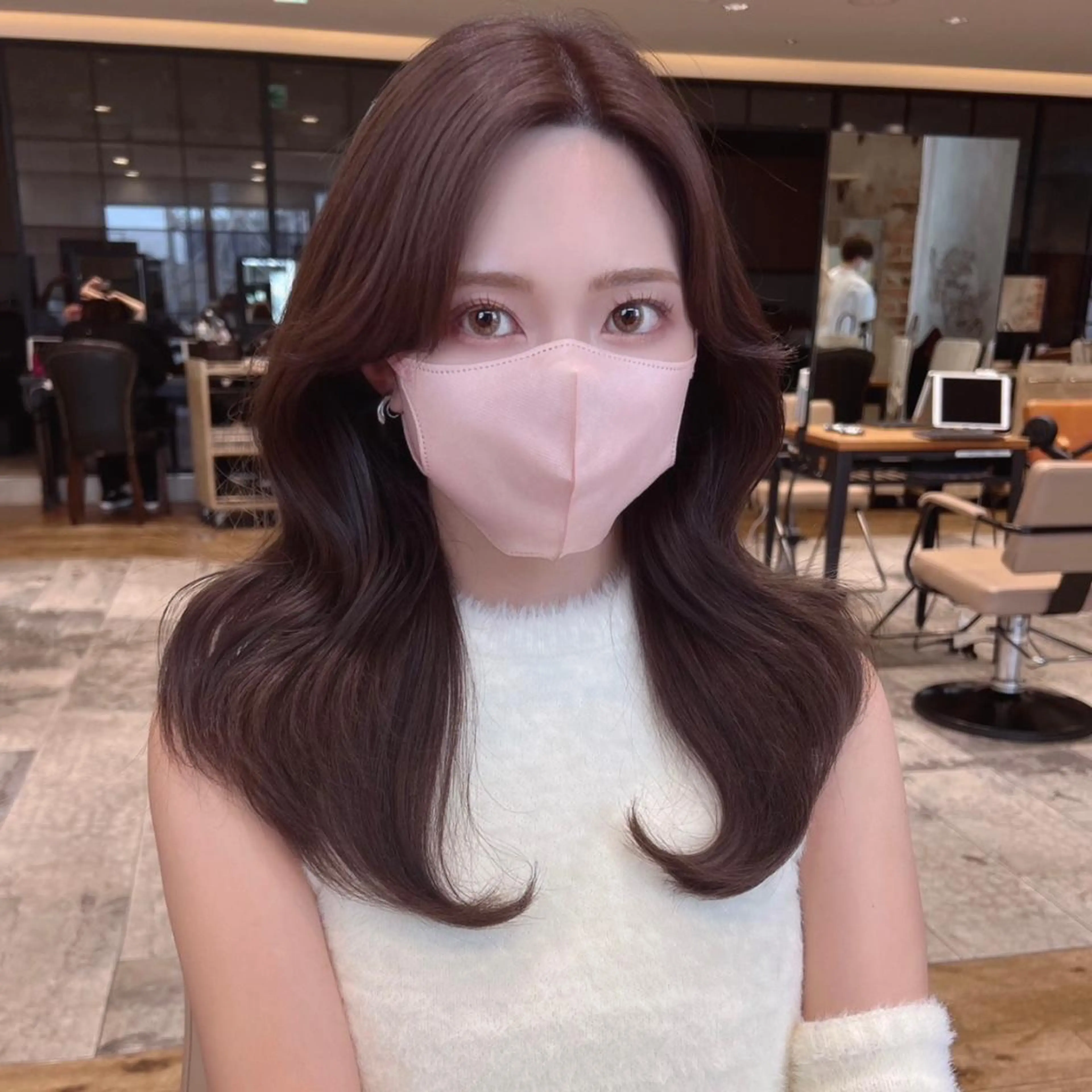 セミロング カラー ヘアアレンジ ボブ くびれヘア 韓国風ヘア 似合わせカット サイドバング 日本一の小顔カット/ ボブ/顔周り/韓国のヘアスタイル