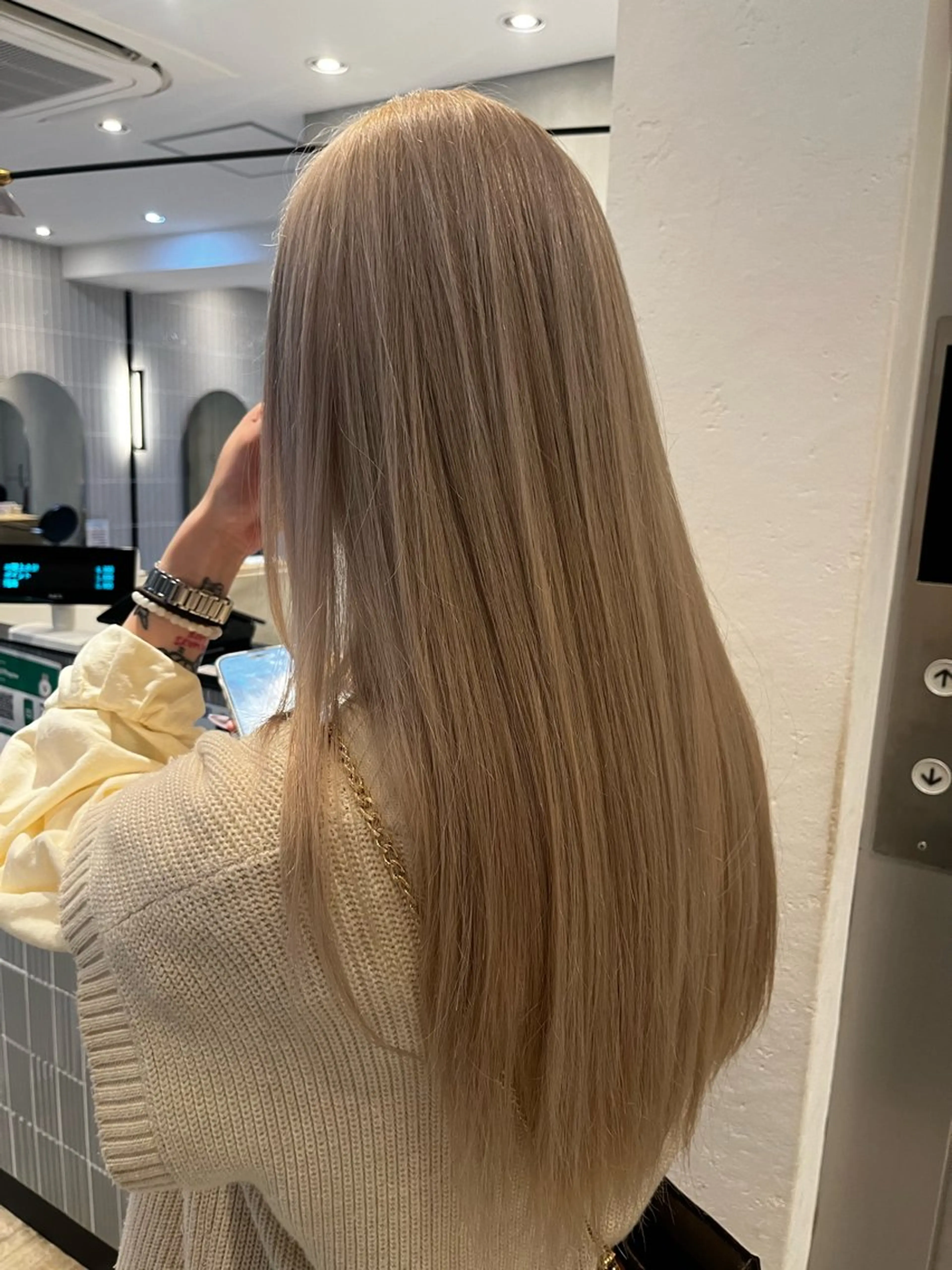 ❄️限定色❄️【ブリーチ＋ケアカラー】🌈ロング料金なし＋外側補修トリートメント&髪質改善カラーの写真