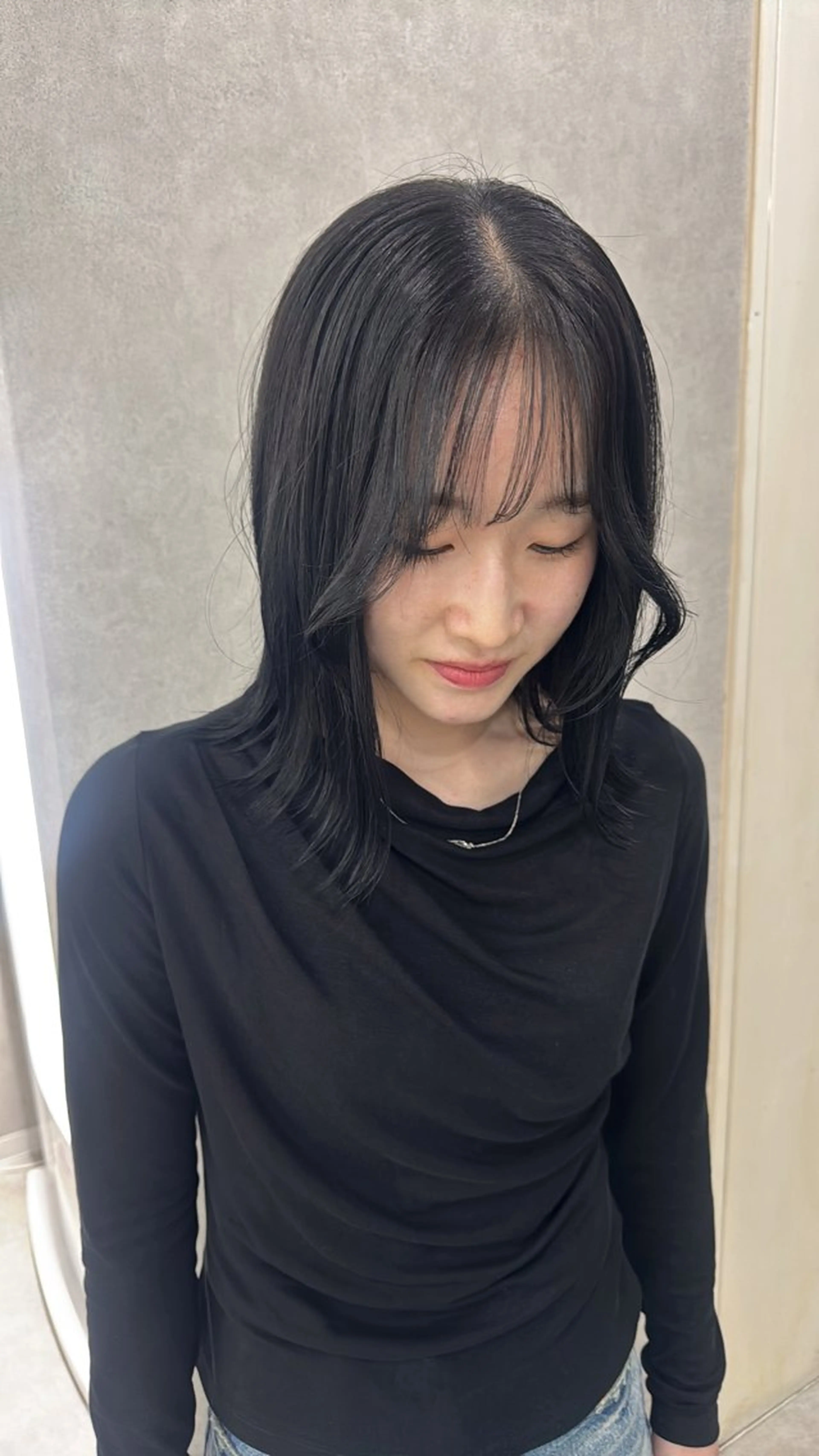 ミディアム カラー アッシュ アッシュブラウン ベージュカラー 黒髪 ブリーチ カット ヘアカラー トリートメント 赤み無し柔らかカラー 【梅田】madokaのヘアスタイル