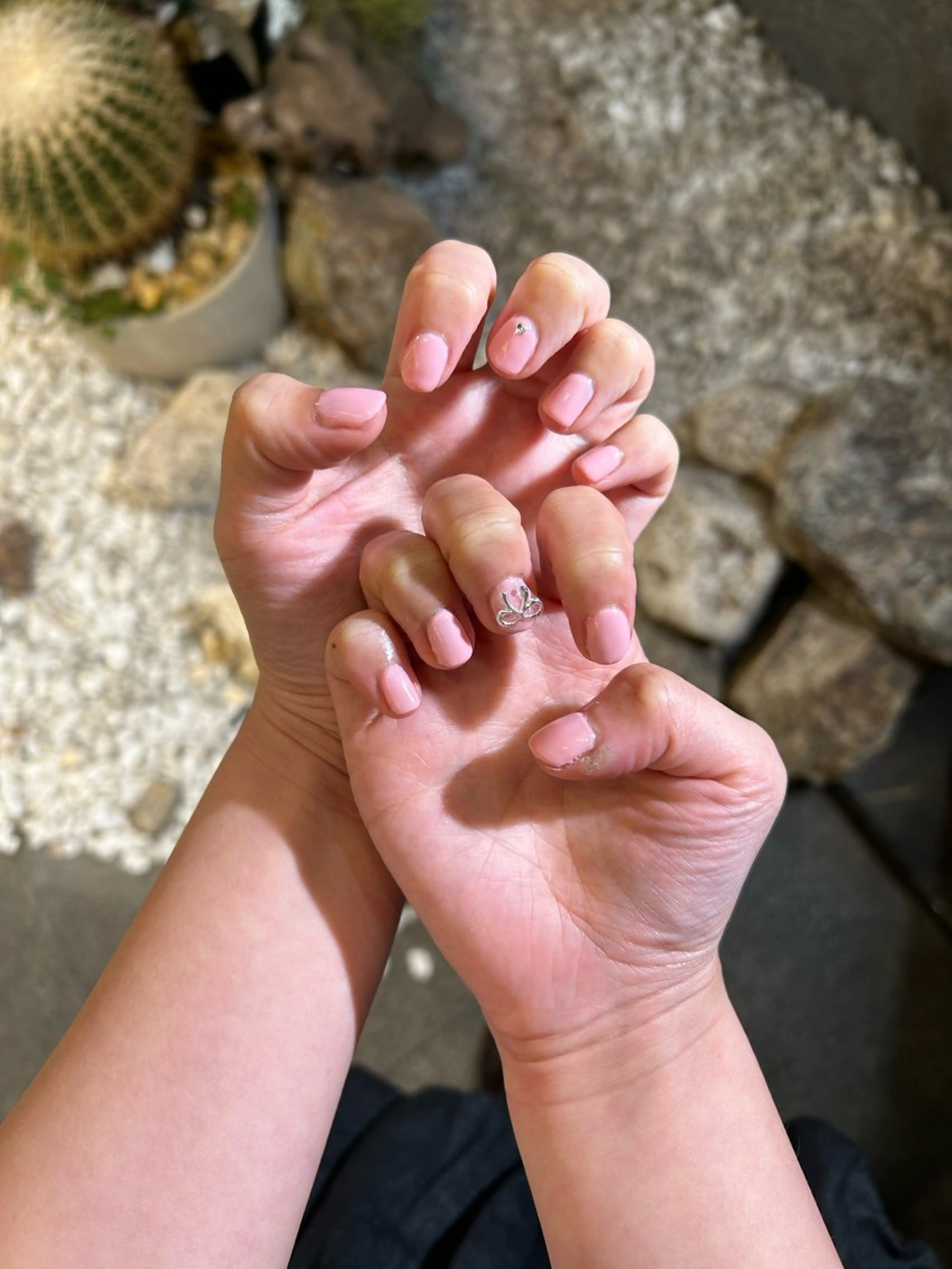 ネイル ハンドネイル 暖色系ツヤカラー コトノ🫧のヘアスタイル