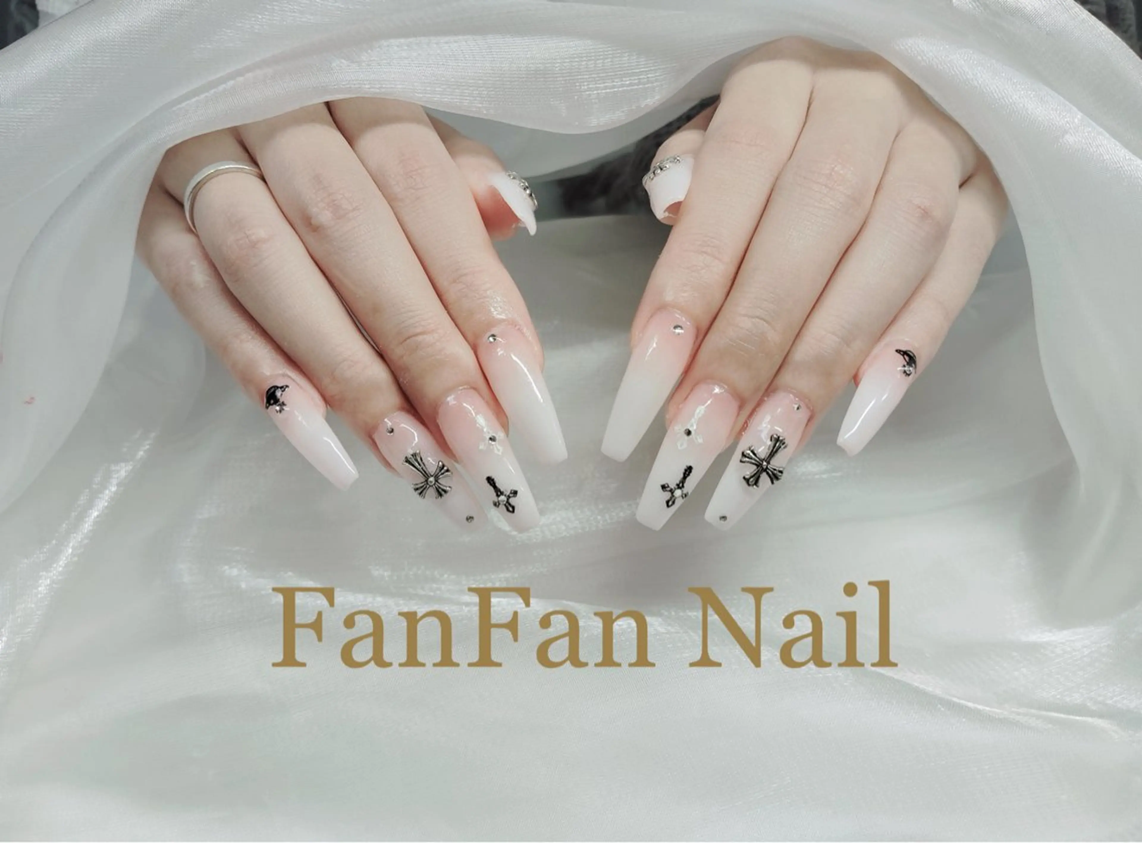 ネイル アートネイル オーロラネイル ガーリー キラキラネイル 韓国ネイル ハンドネイル KaKa FanFanNailのネイルデザイン