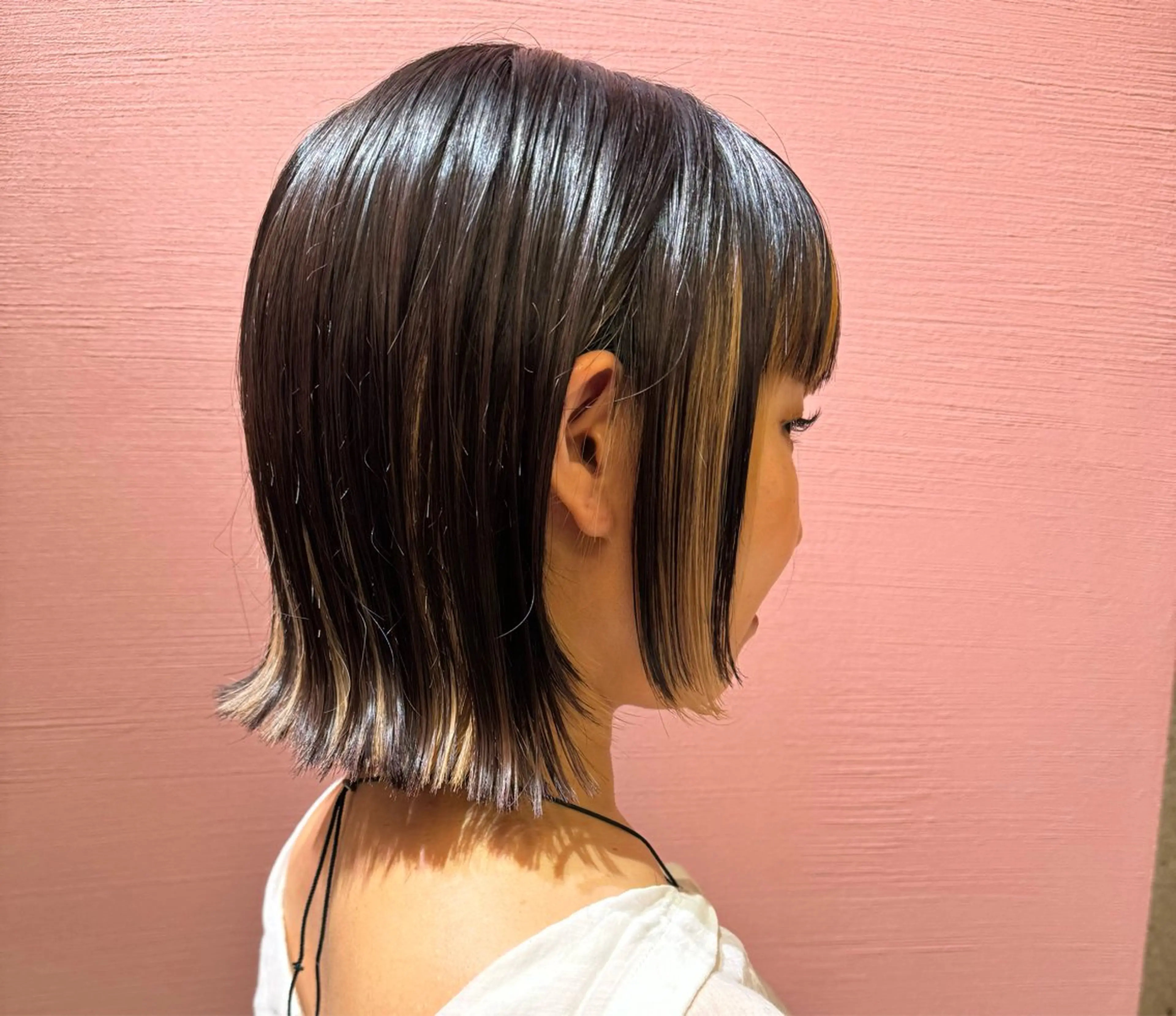 ショート カラー ボブ 外ハネヘア 桒原 ちさのヘアスタイル