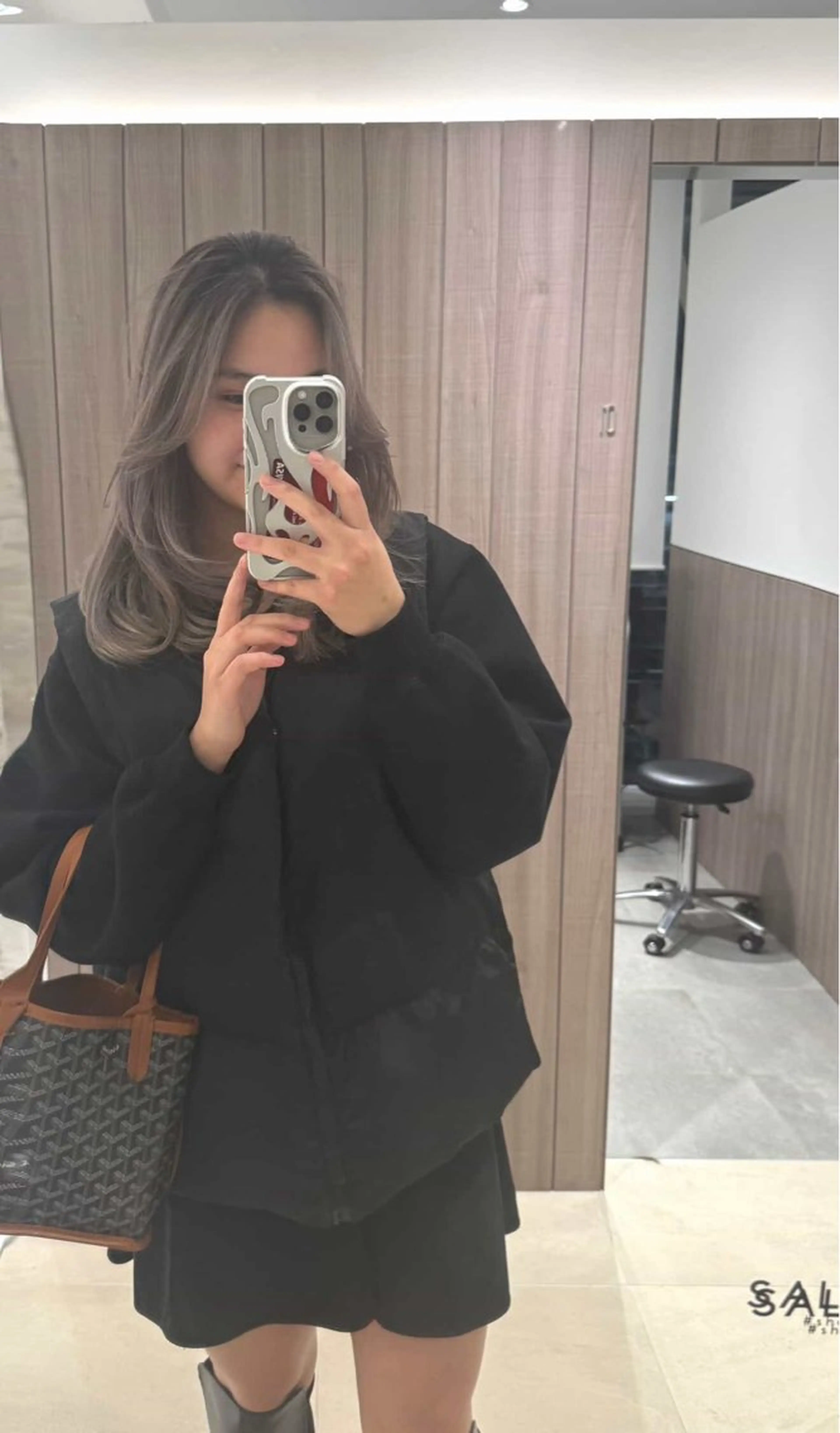 セミロング カラー グレージュ レイヤーカット カット ヘアカラー SALOWIN  原宿ash所属・タナカ タクヤのヘアスタイル