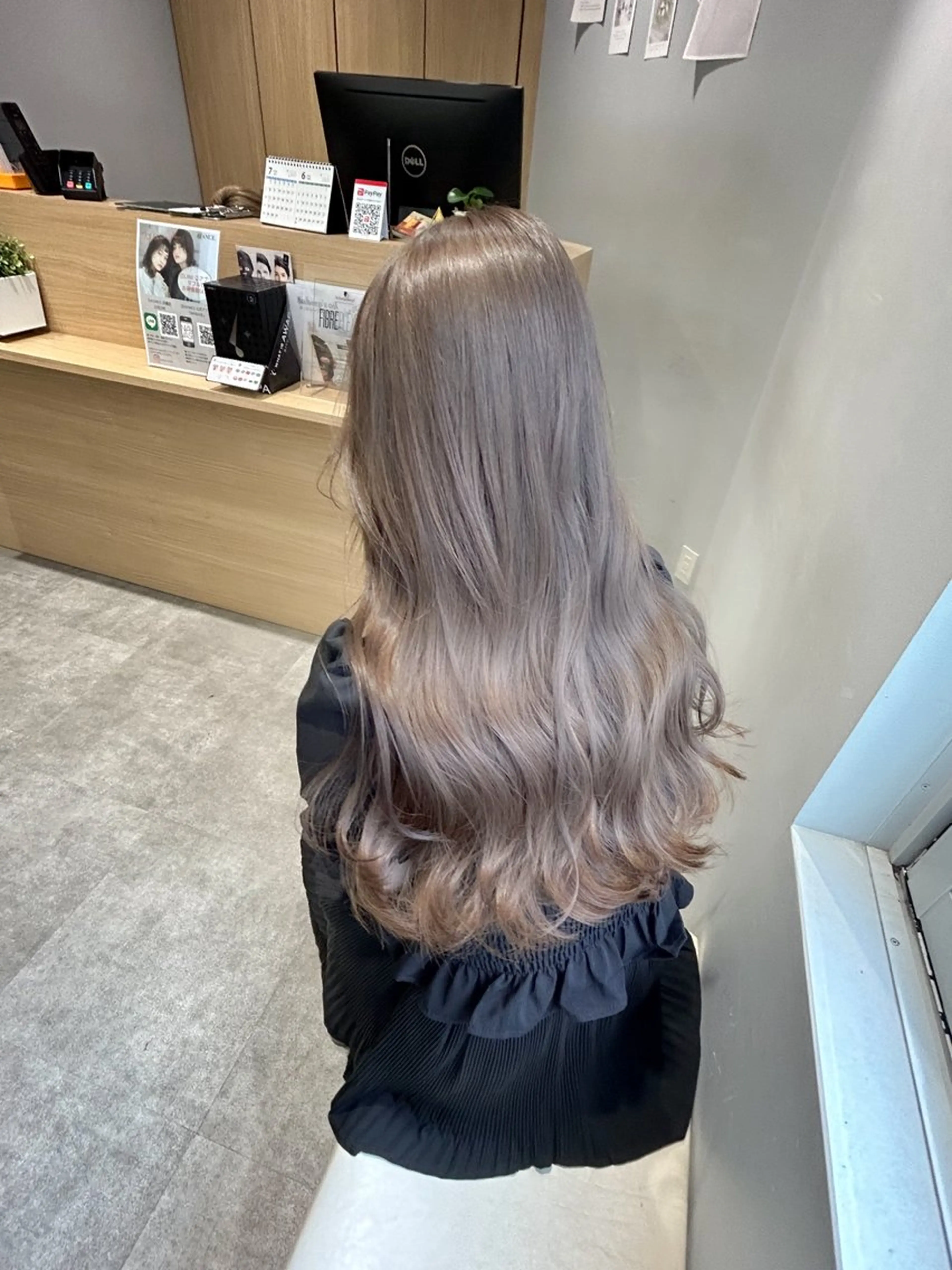 ロング カラー ダブルカラー ハイライトカラー イルミナカラー インナーカラー ハイライト ヘアカラー AVANCE京橋所属・ハイトーンヘア/ 島崎　タクミのヘアスタイル