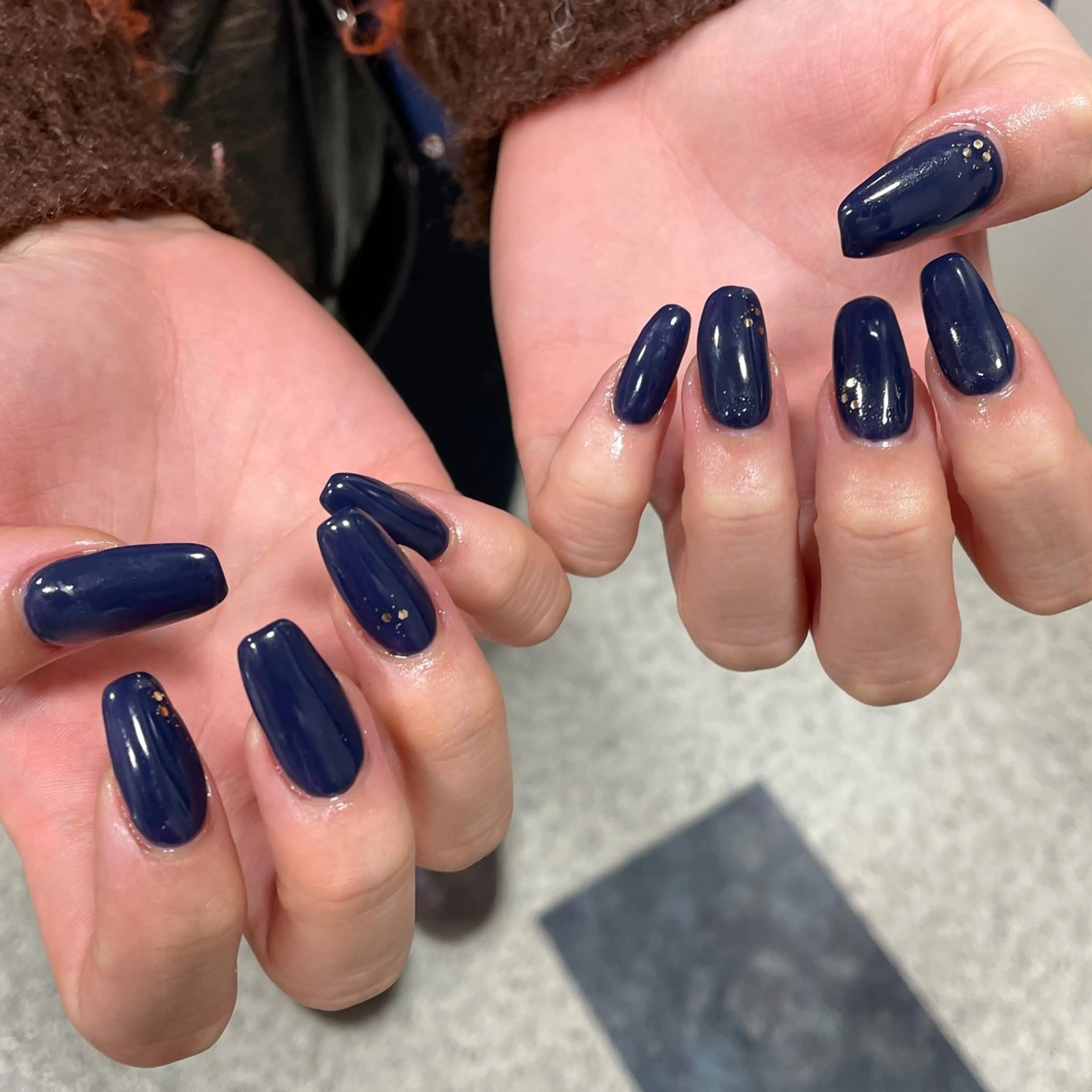 ネイル ゴールド ネイビー ワンカラーネイル ハンドネイル LUNI（シェアサロンHeartSpace内）所属・LUNI 久屋大通 ˚✧₊⁎/ yuriのネイルデザイン
