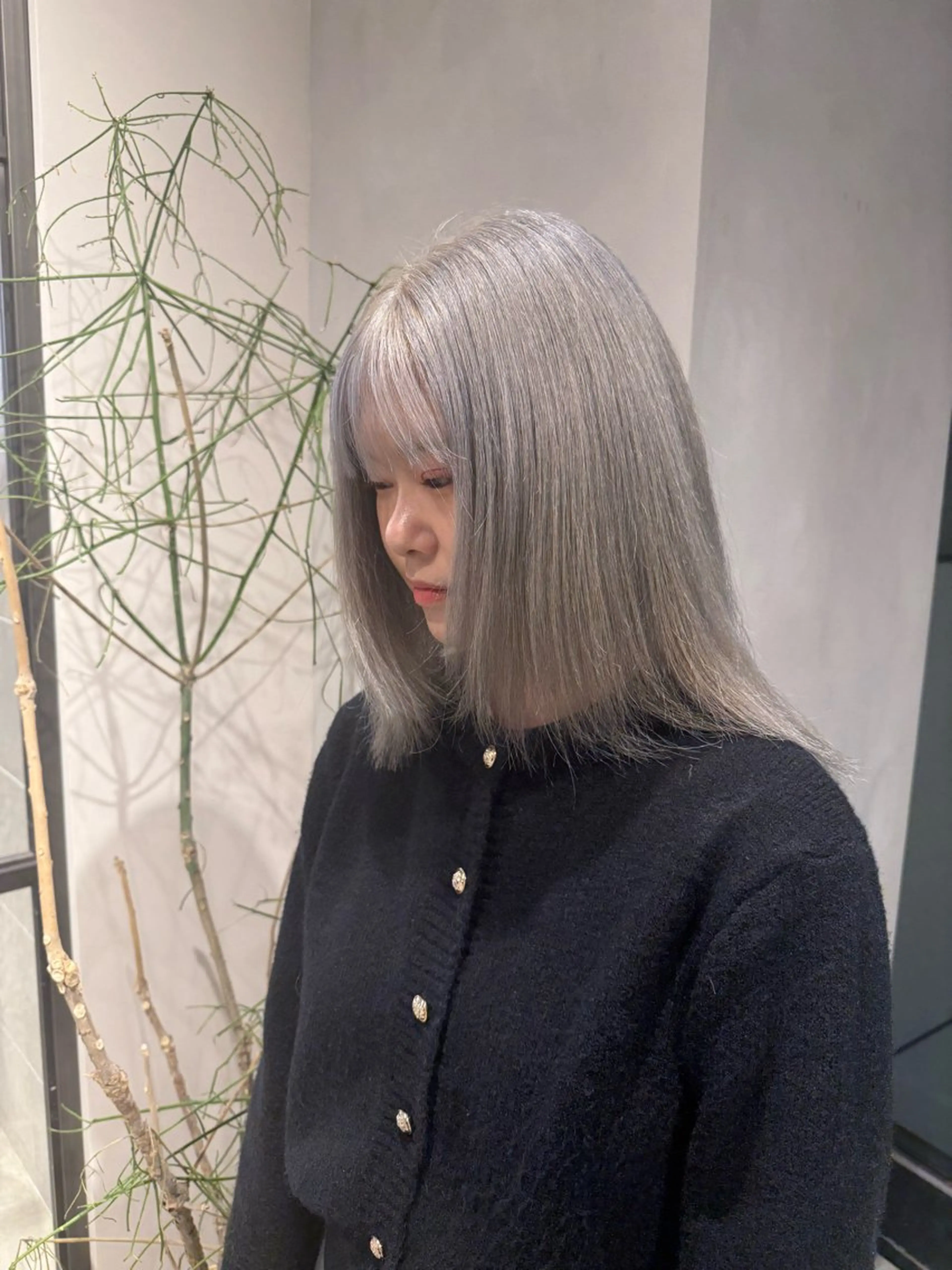 ミディアム カット ヘアカラー ハイトーン／透明感 カラー Mioのヘアスタイル