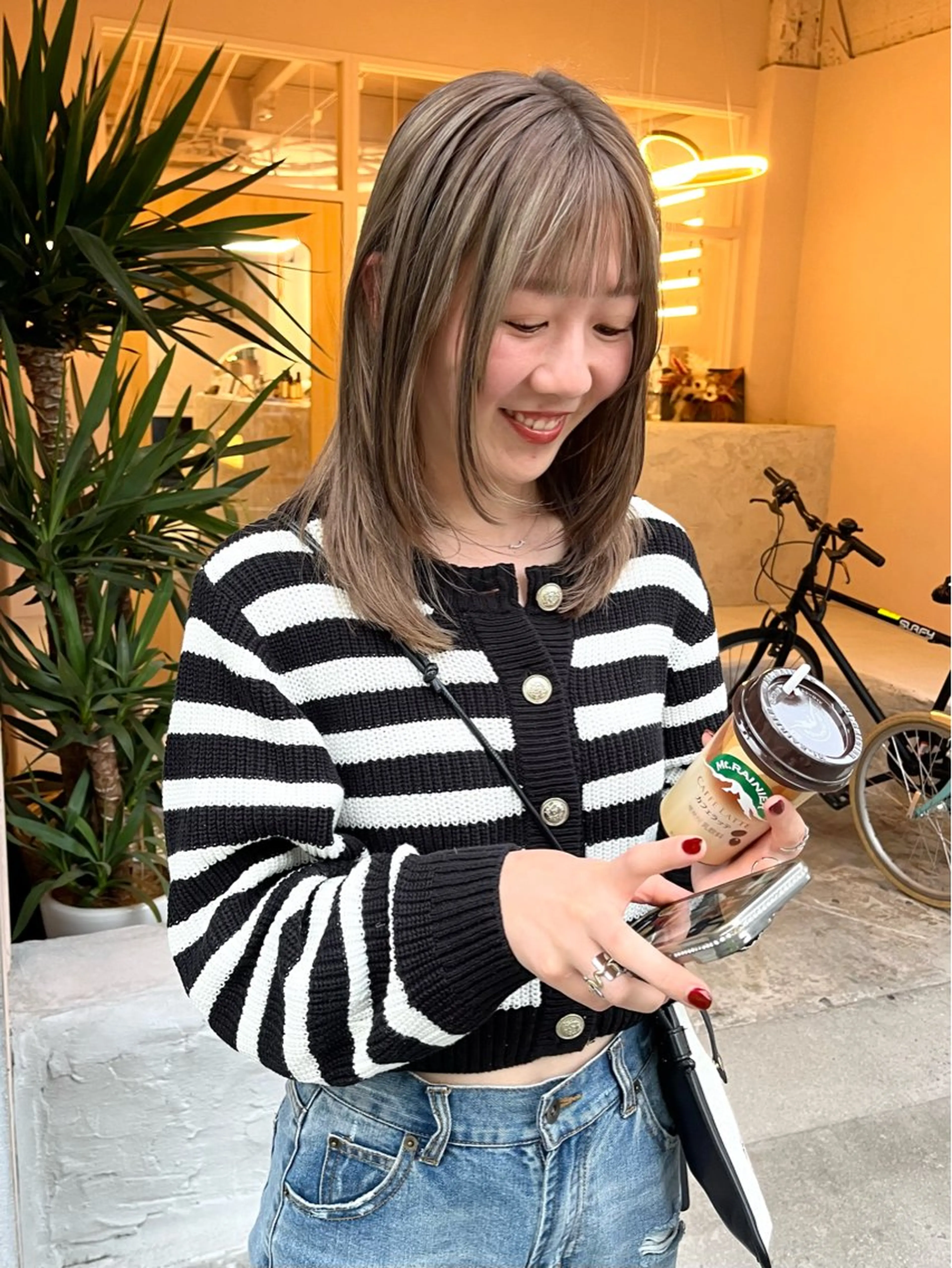 ミディアム カラー ブリーチ レイヤーカット カット ヘアカラー トリートメント iru所属・レイヤーカット/ ハイトーン/mikiのヘアスタイル