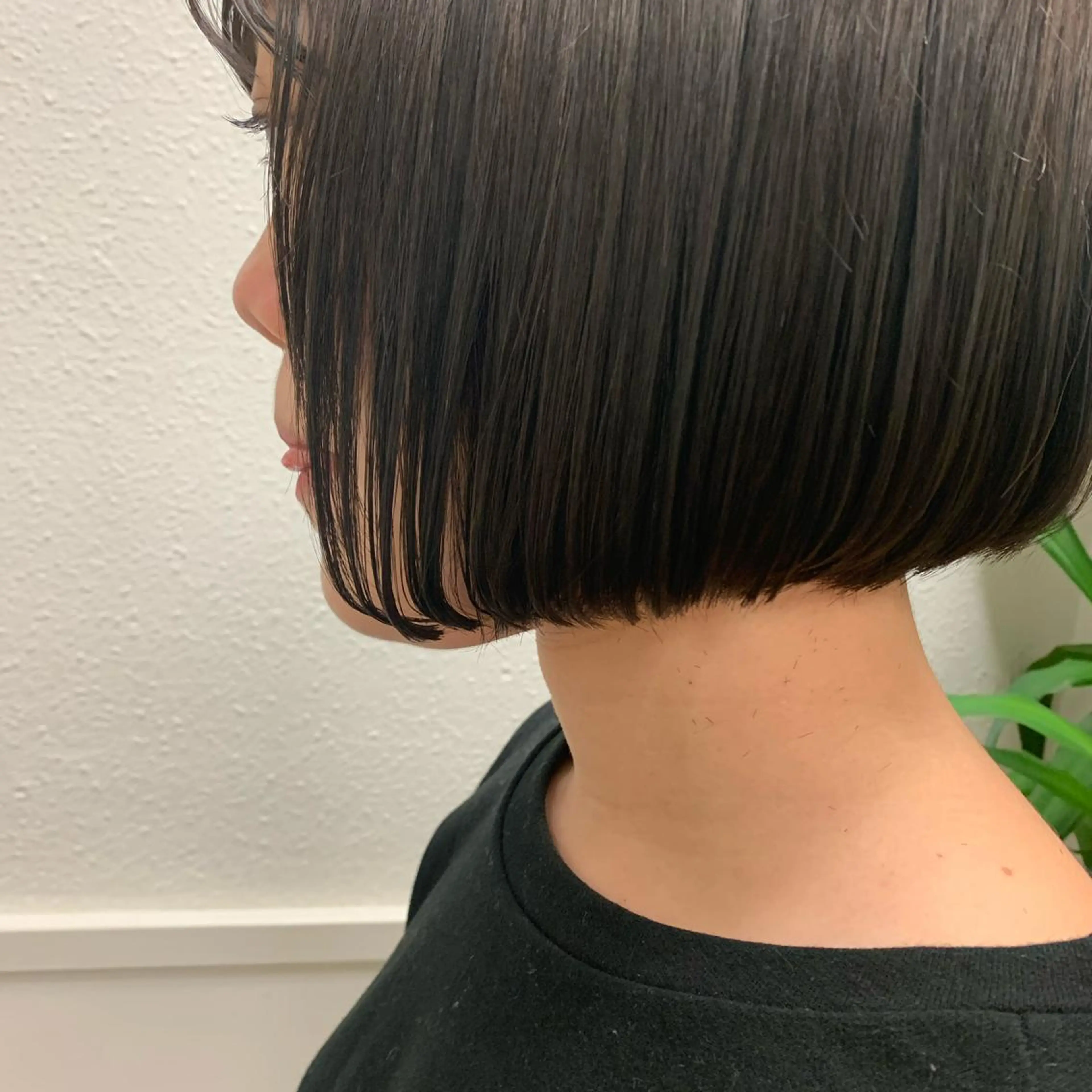 ショート カラー ヘアアレンジ サナ🌱 切りっぱなしボブのヘアスタイル