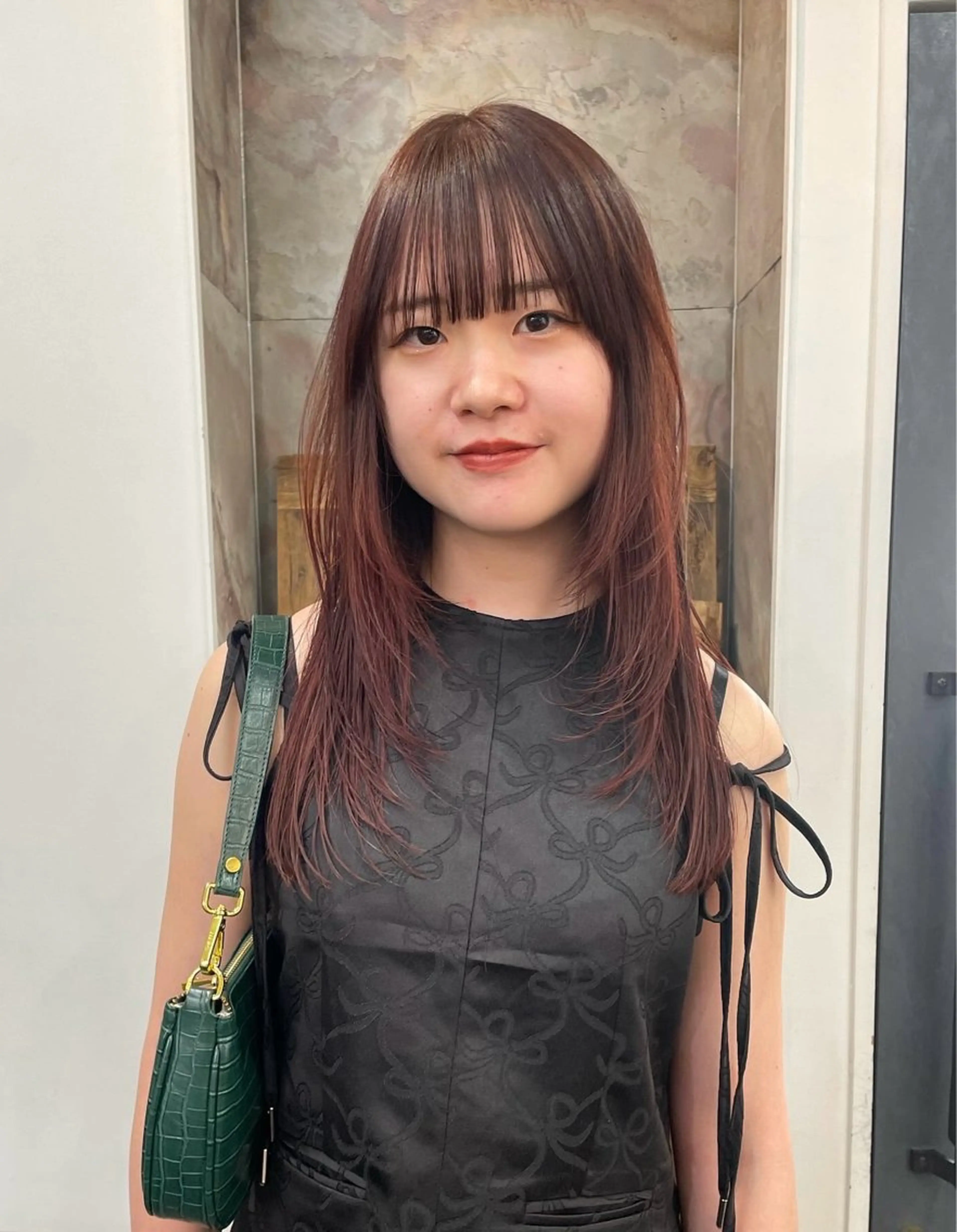 ロング カラー レッドカラー 顔まわりレイヤー 顔周りカット レイヤーカット 原 菜帆のヘアスタイル